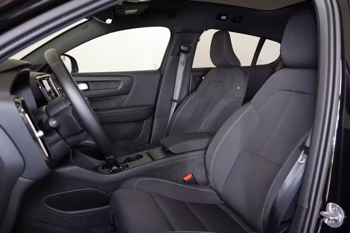 Volvo EC40 Performance Ultra Black Edition 82 kWh - IntelliSafe Assist & Surround - Harman/Kardon aud