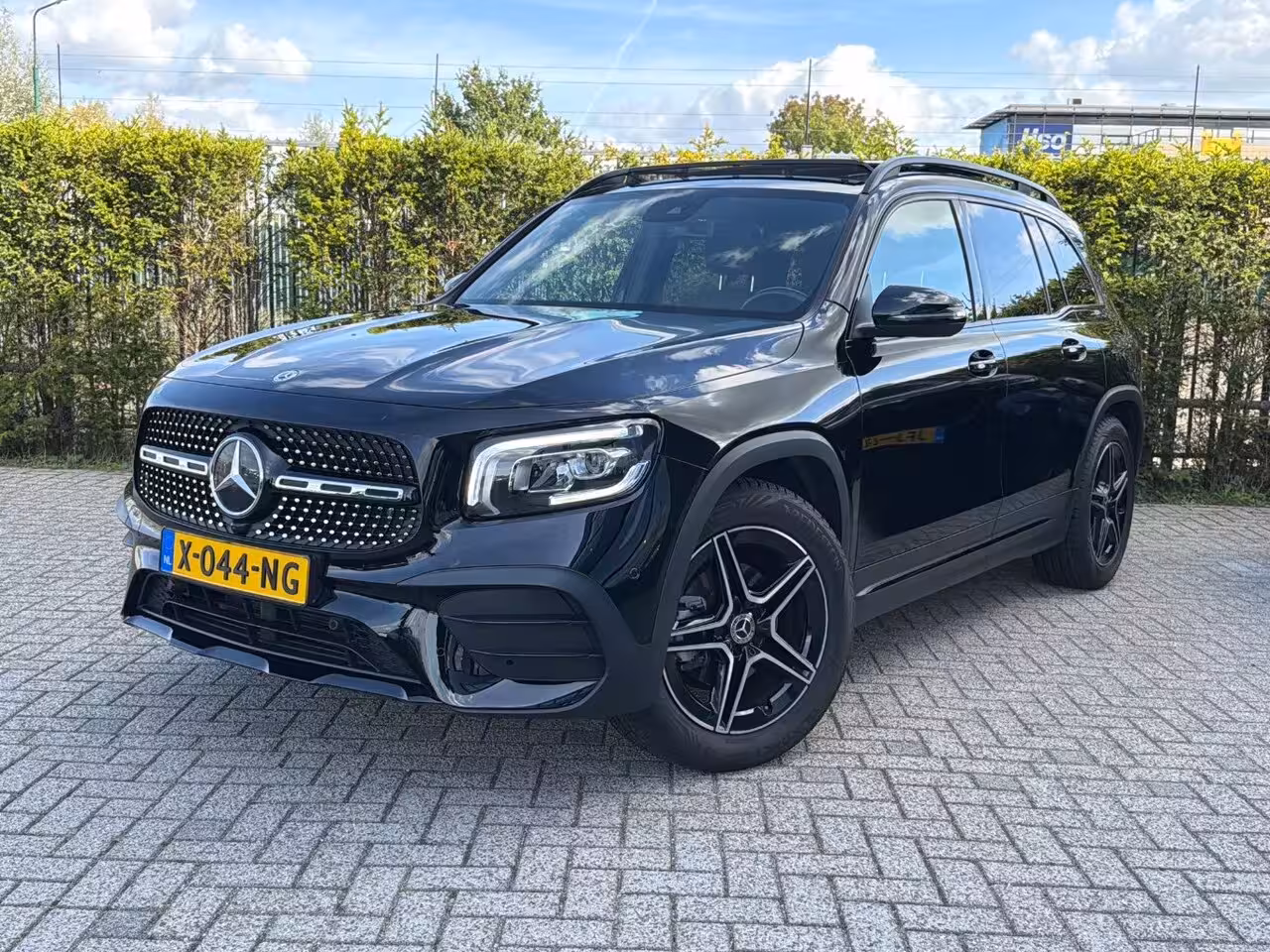 Mercedes-Benz GLB 180 Premium AMG-Line | Cruise Control | Schuifdak | Trekhaak | Stoelverwarming | Sfeerverl