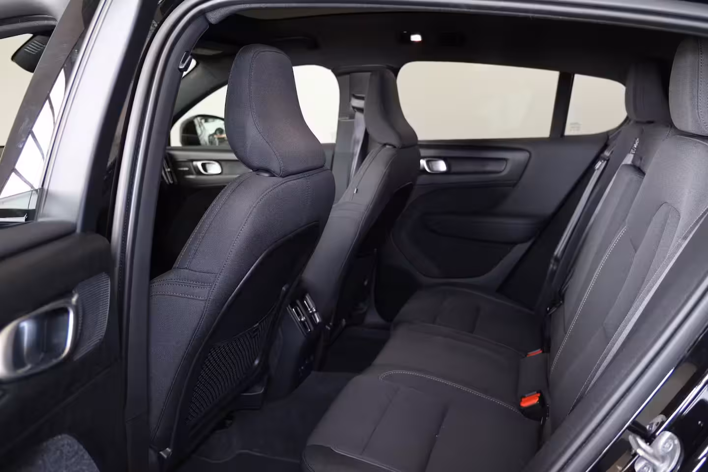 Volvo EC40 Performance Ultra Black Edition 82 kWh - IntelliSafe Assist & Surround - Harman/Kardon aud