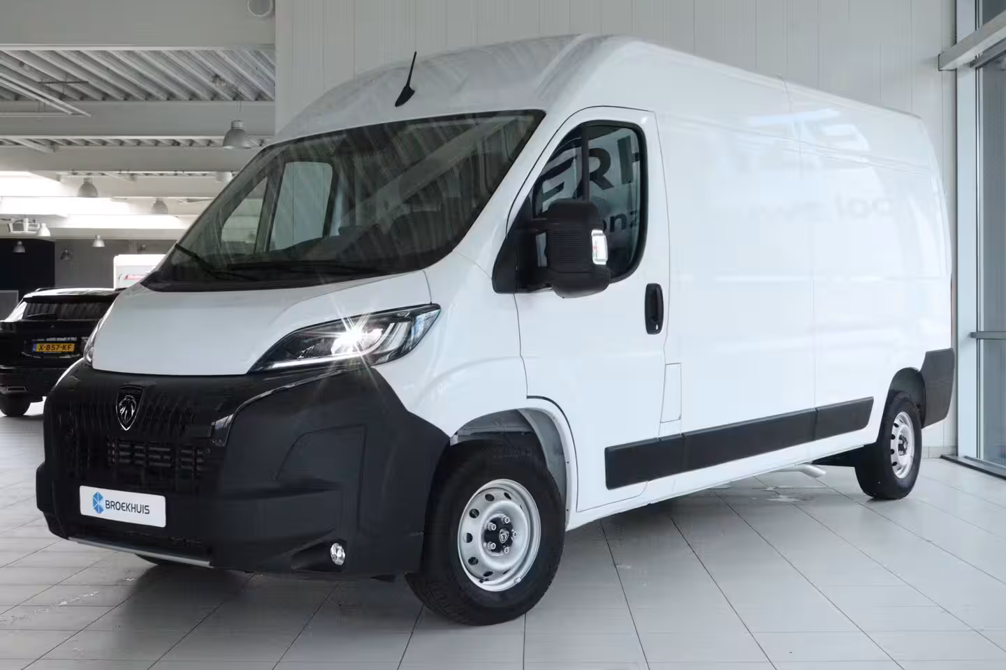 Peugeot Boxer 2.2 BlueHDi 140 S&S L3H2 3.5t | Cruise Control | Betimmering | Camera | Navi | LED | Carpl