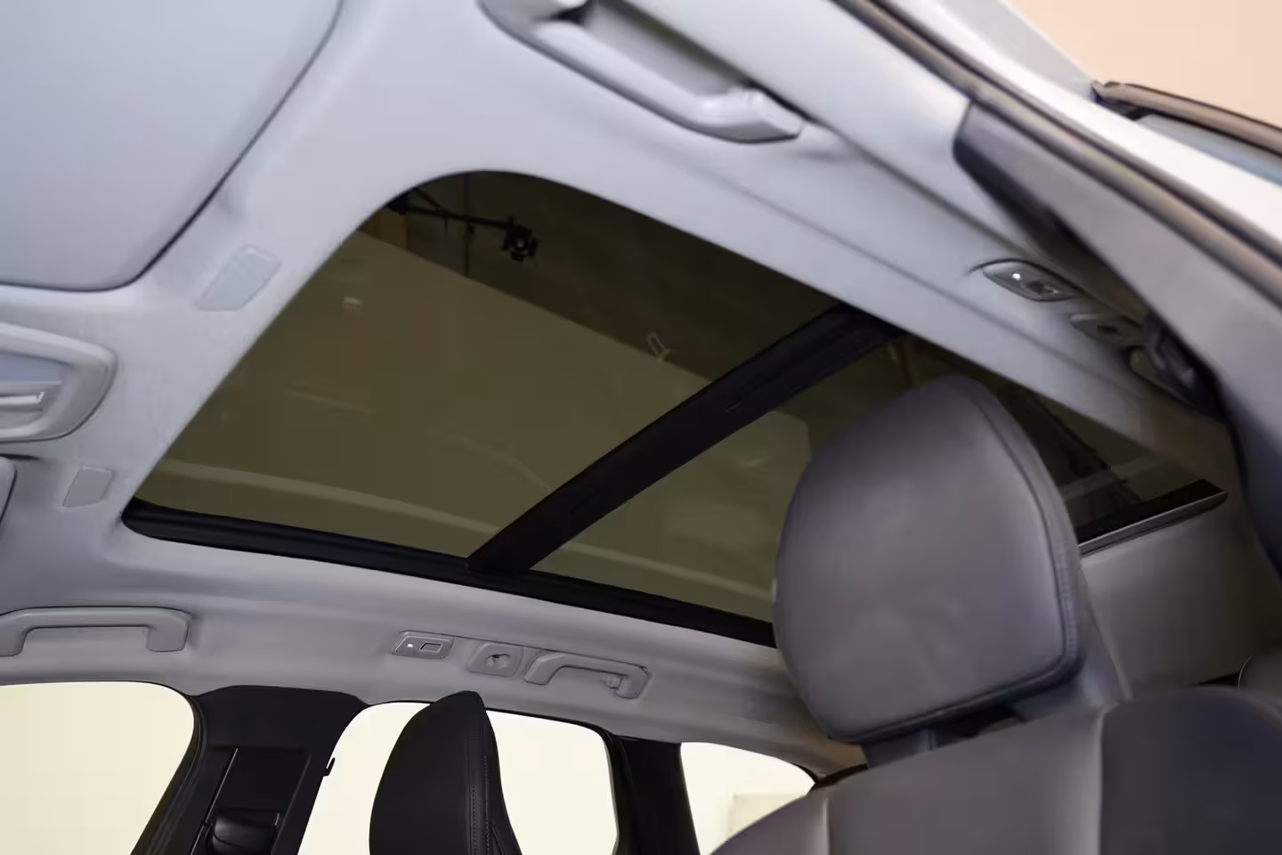 Volvo XC60 T6 Recharge AWD Plus Dark - Panorama/schuifdak - IntelliSafe Assist & Surround - 360º Came