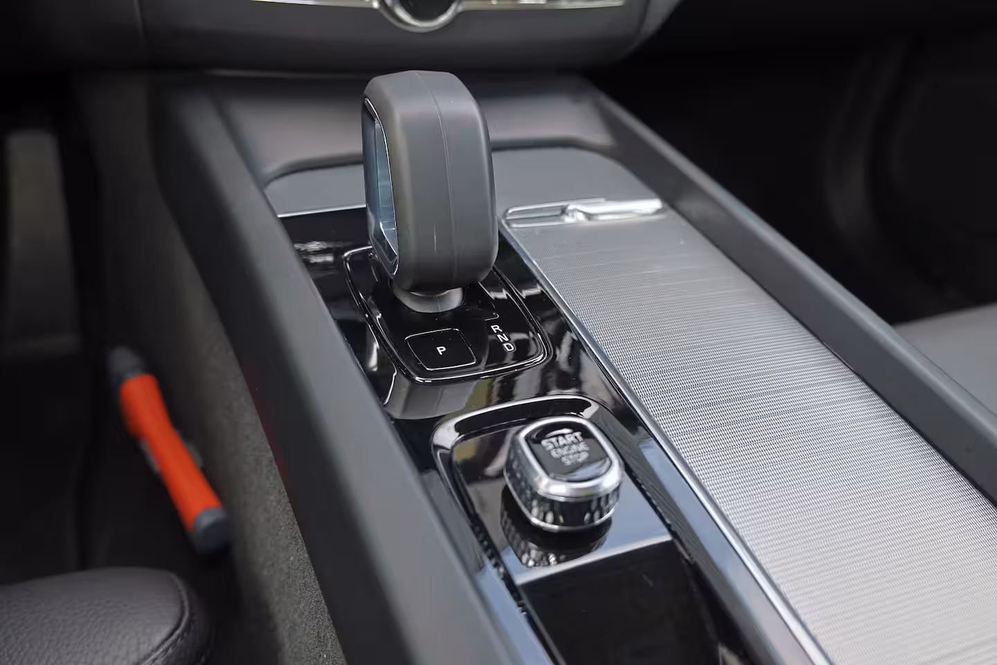 Volvo XC60 T6 Recharge AWD Plus Dark - Panorama/schuifdak - IntelliSafe Assist & Surround - 360º Came