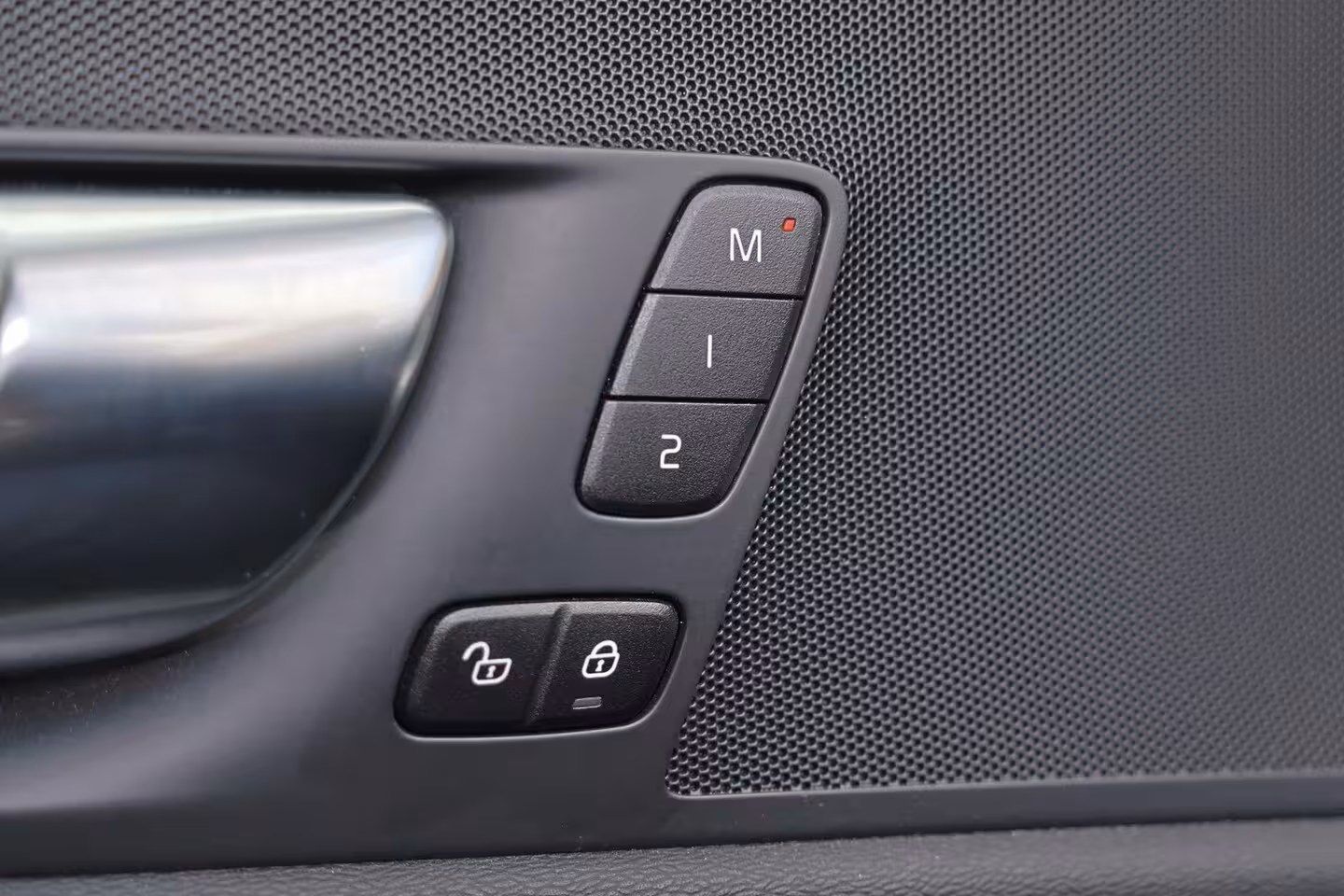 Volvo XC60 T6 Recharge AWD Plus Dark - Panorama/schuifdak - IntelliSafe Assist & Surround - 360º Came