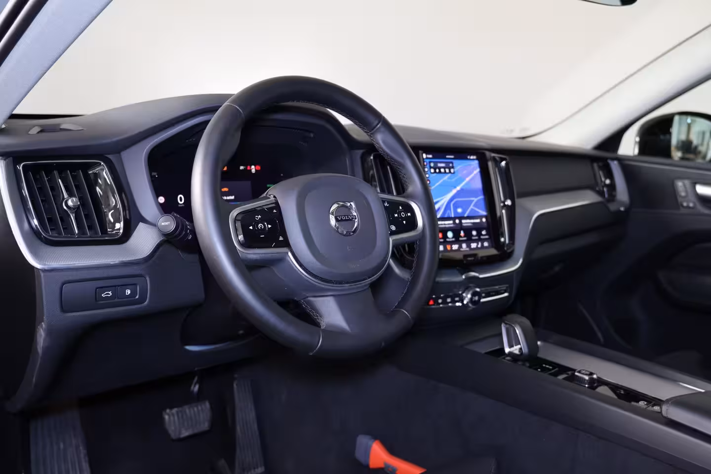 Volvo XC60 T6 Recharge AWD Plus Dark - Panorama/schuifdak - IntelliSafe Assist & Surround - 360º Came