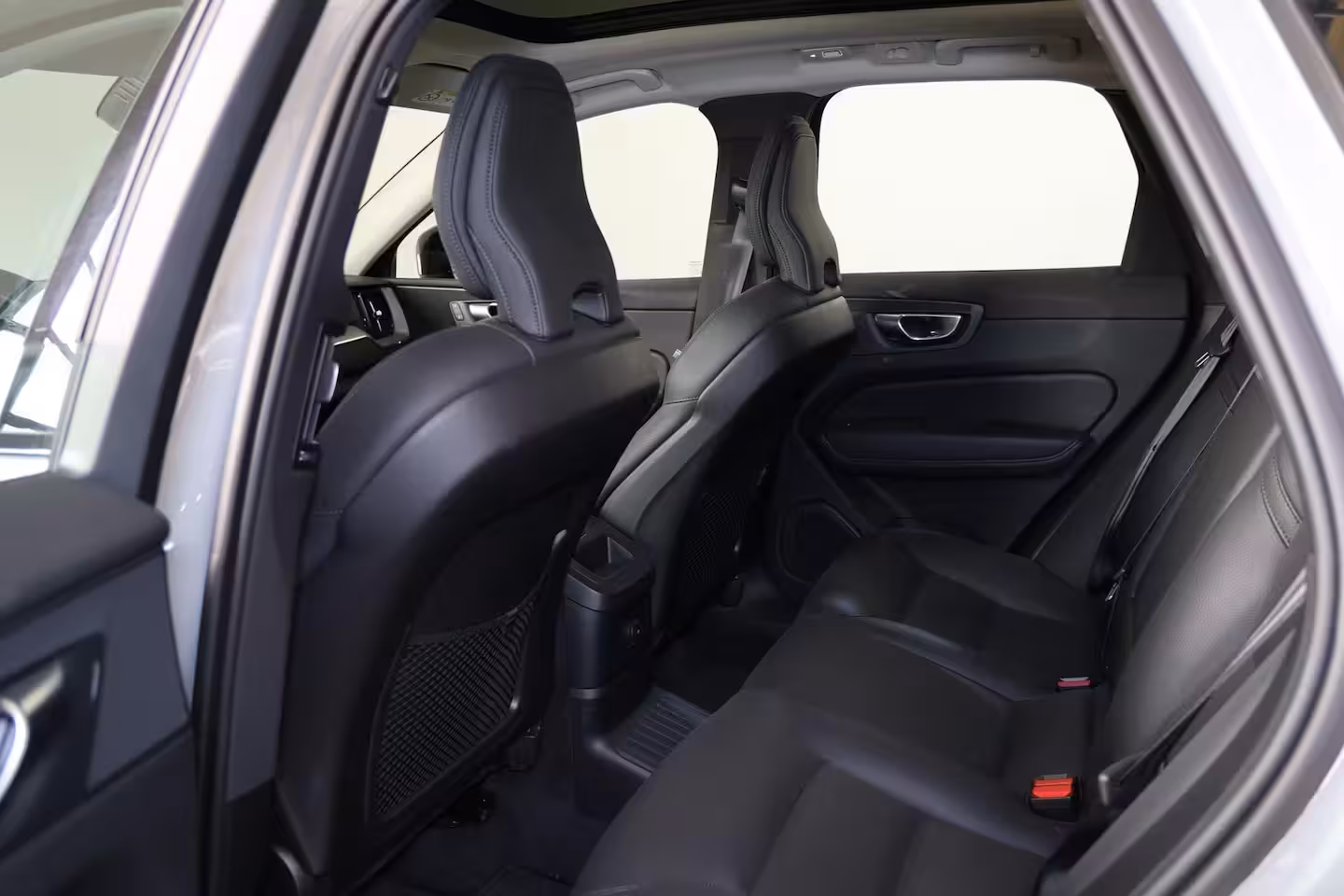 Volvo XC60 T6 Recharge AWD Plus Dark - Panorama/schuifdak - IntelliSafe Assist & Surround - 360º Came
