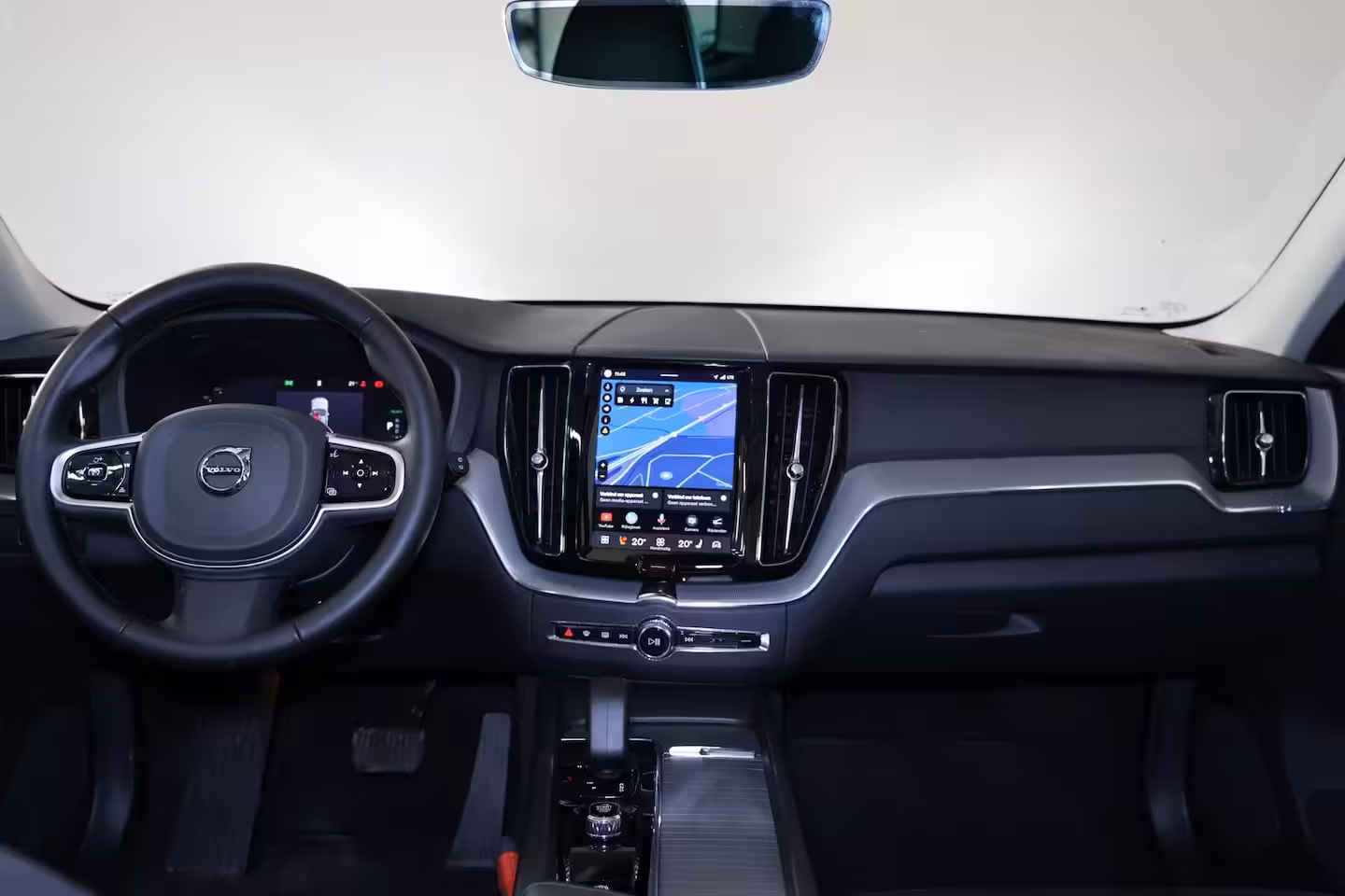 Volvo XC60 T6 Recharge AWD Plus Dark - Panorama/schuifdak - IntelliSafe Assist & Surround - 360º Came