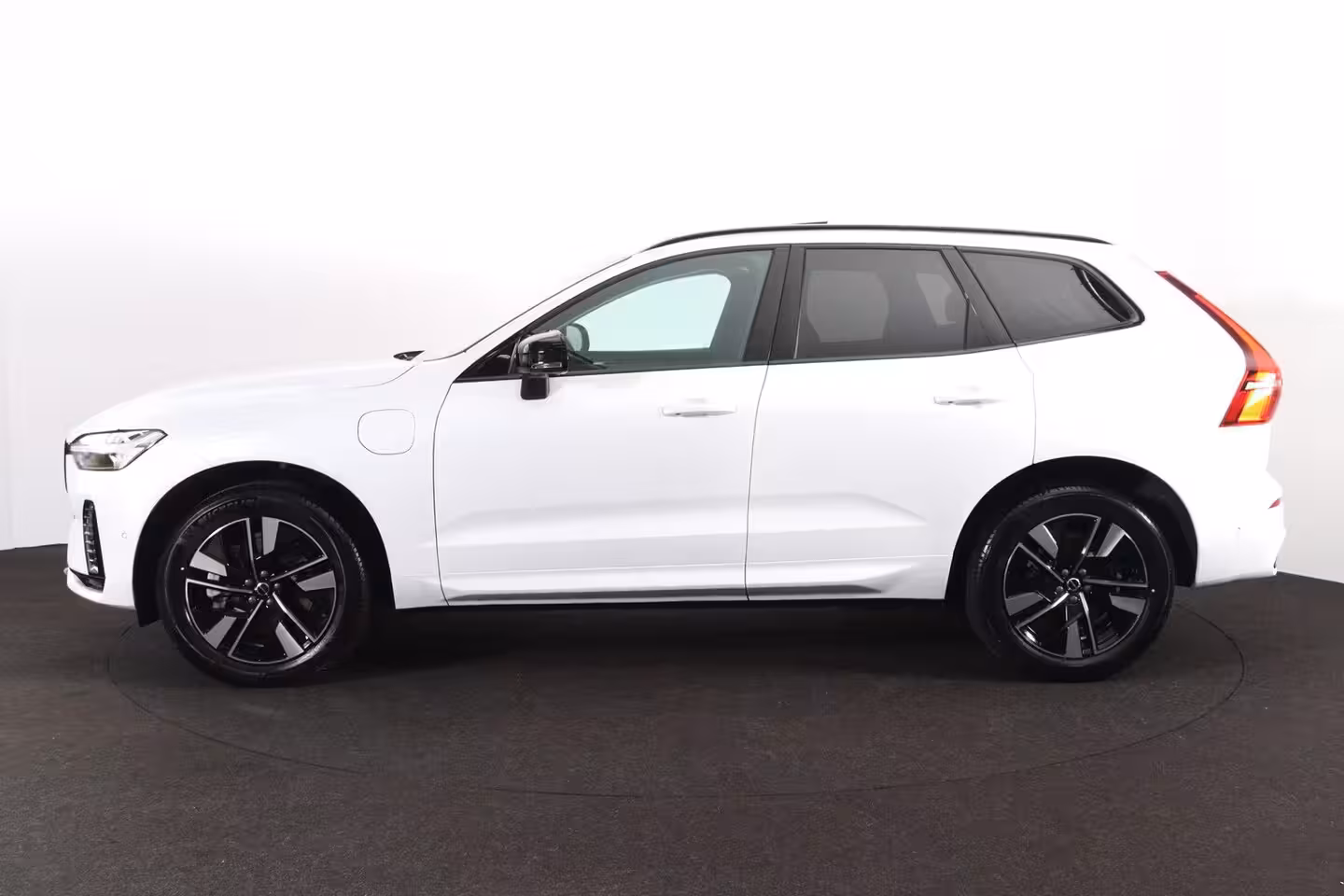 Volvo XC60 T6 Recharge AWD Plus Dark - Panorama/schuifdak - IntelliSafe Assist & Surround - 360º Came