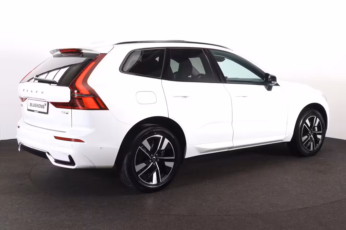 Volvo XC60 T6 Recharge AWD Plus Dark - Panorama/schuifdak - IntelliSafe Assist & Surround - 360º Came