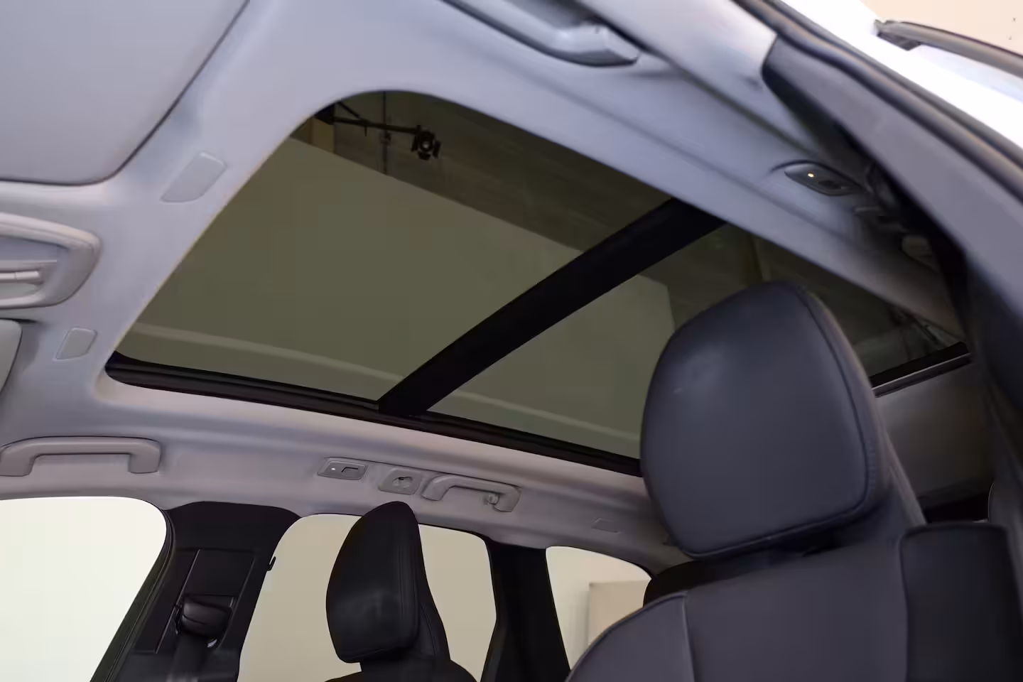 Volvo XC60 T6 Recharge AWD Plus Dark - Panorama/schuifdak - IntelliSafe Assist & Surround - 360º Came