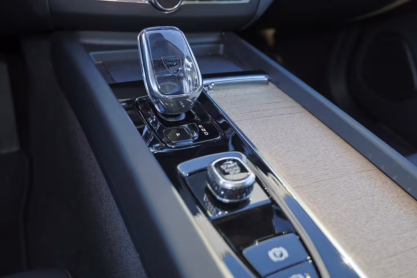 Volvo XC60 T6 Recharge AWD Plus Dark - Panorama/schuifdak - IntelliSafe Assist & Surround - 360º Came