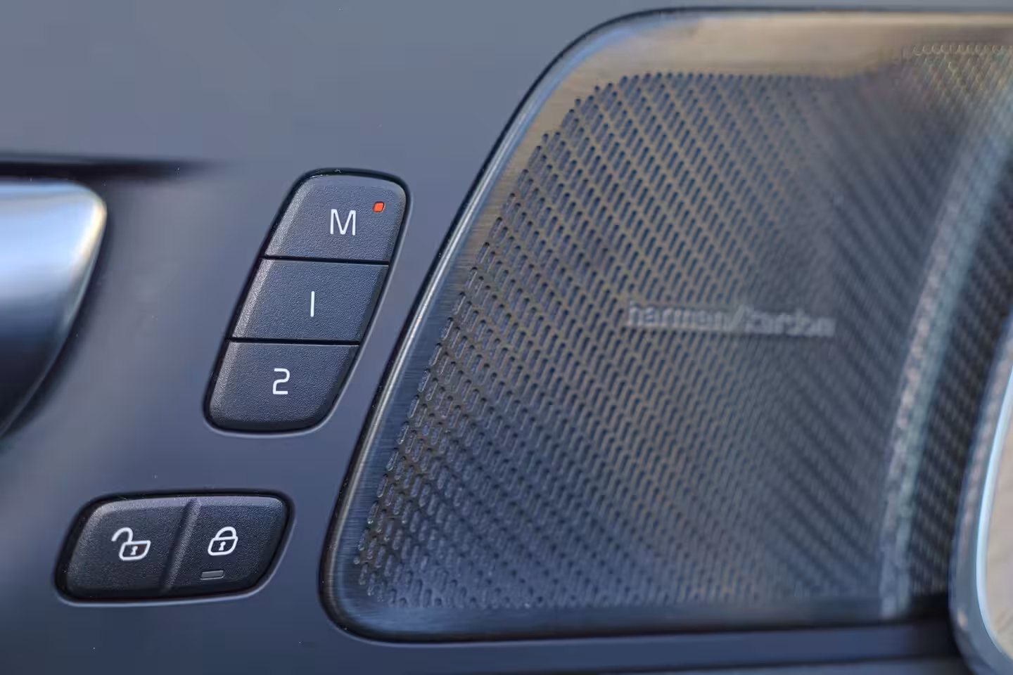 Volvo XC60 T6 Recharge AWD Plus Dark - Panorama/schuifdak - IntelliSafe Assist & Surround - 360º Came