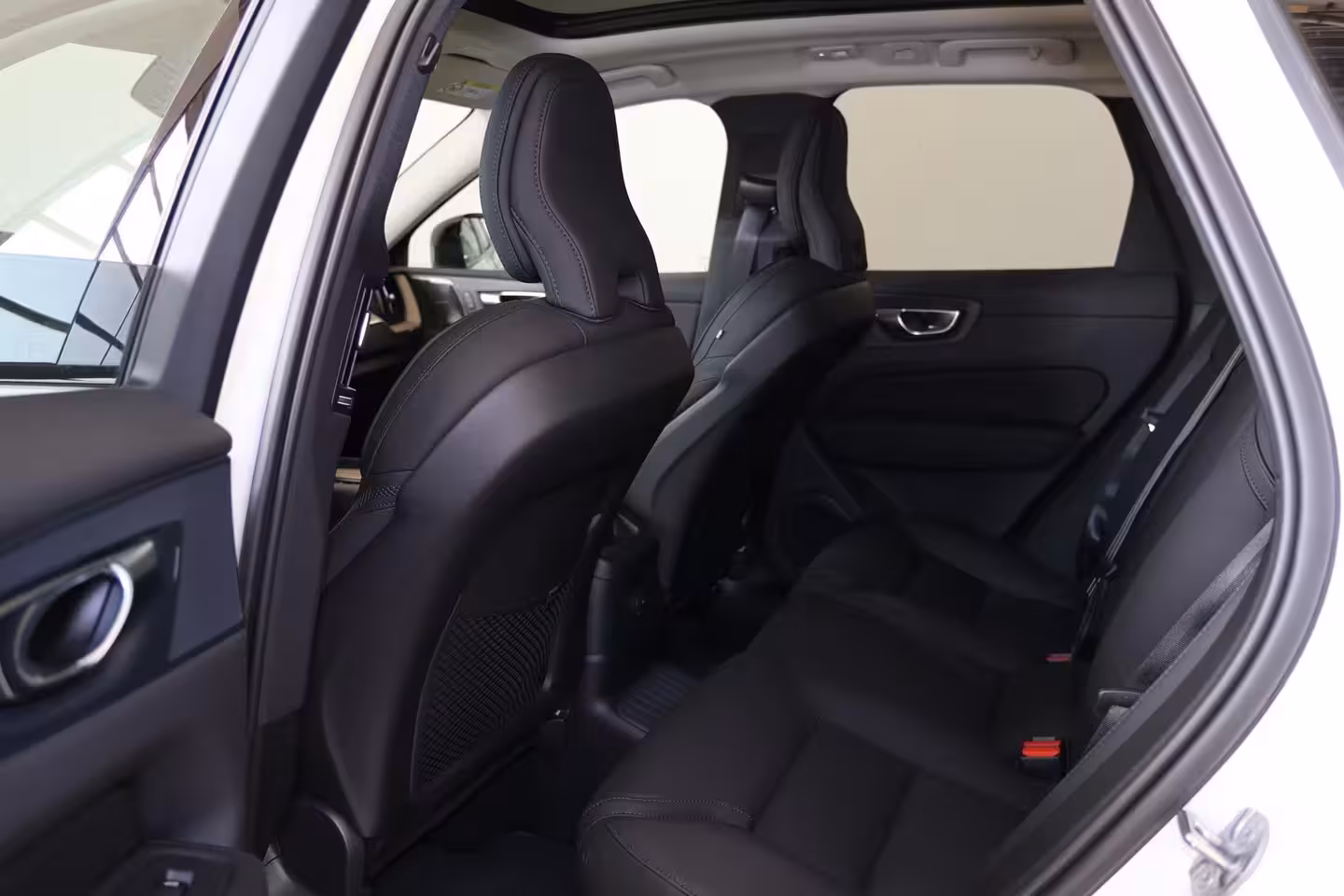 Volvo XC60 T6 Recharge AWD Plus Dark - Panorama/schuifdak - IntelliSafe Assist & Surround - 360º Came