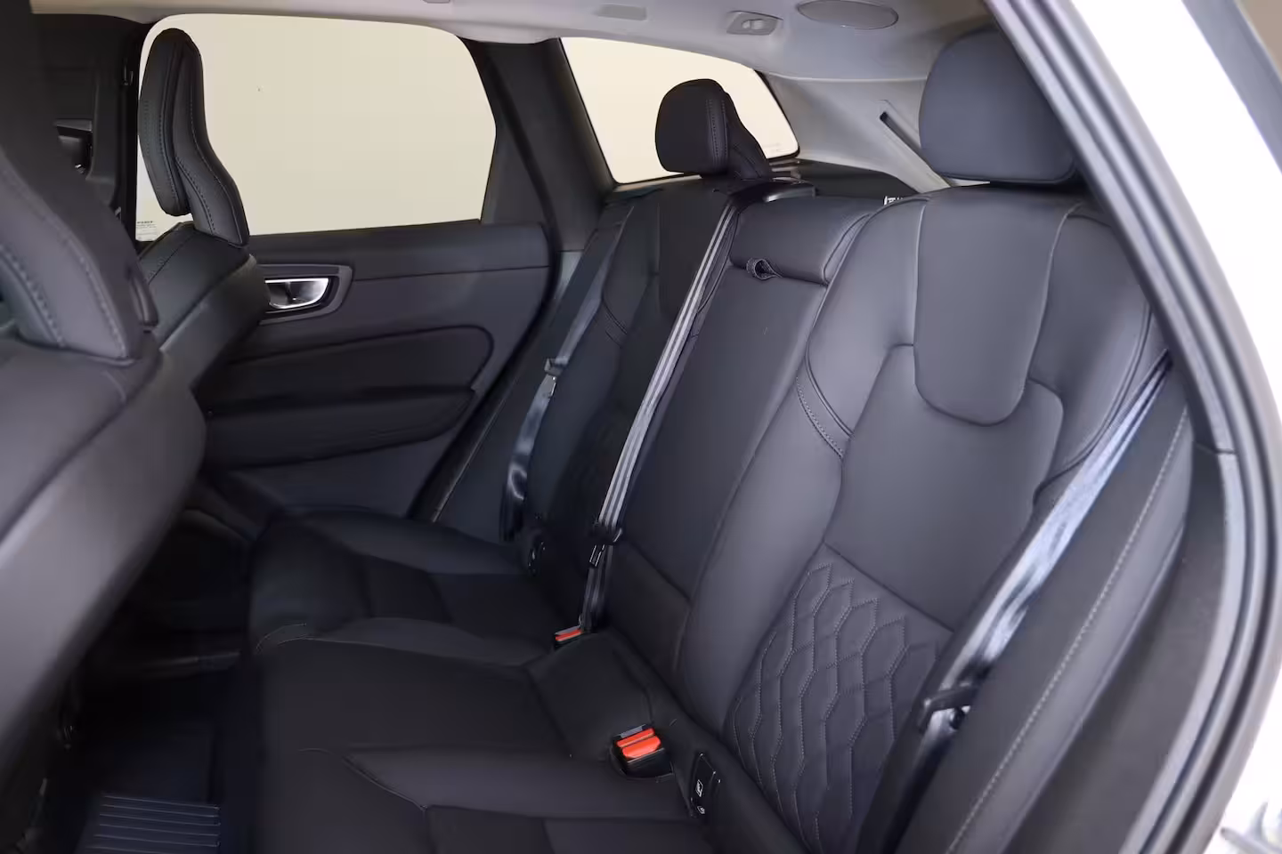 Volvo XC60 T6 Recharge AWD Plus Dark - Panorama/schuifdak - IntelliSafe Assist & Surround - 360º Came