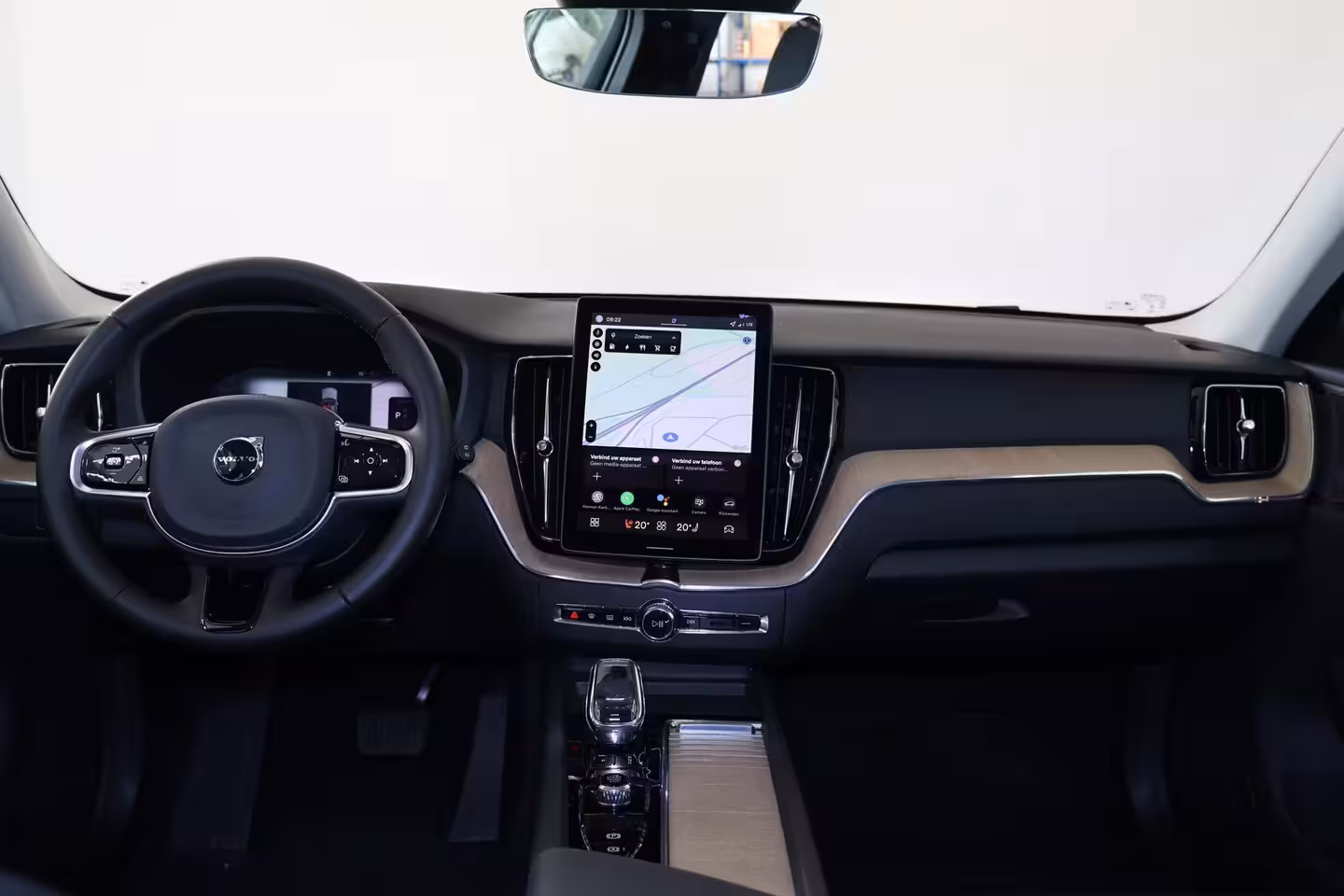 Volvo XC60 T6 Recharge AWD Plus Dark - Panorama/schuifdak - IntelliSafe Assist & Surround - 360º Came