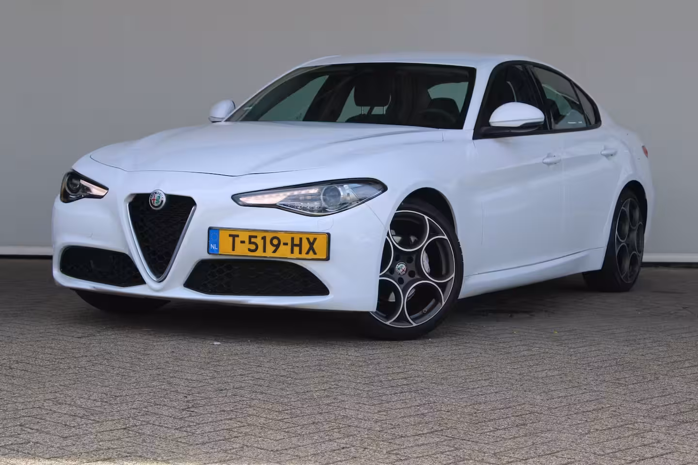 Alfa Romeo Giulia 2.0T | 19` lichtmetalen velgen | Climate control | Keyless start | Cruise control