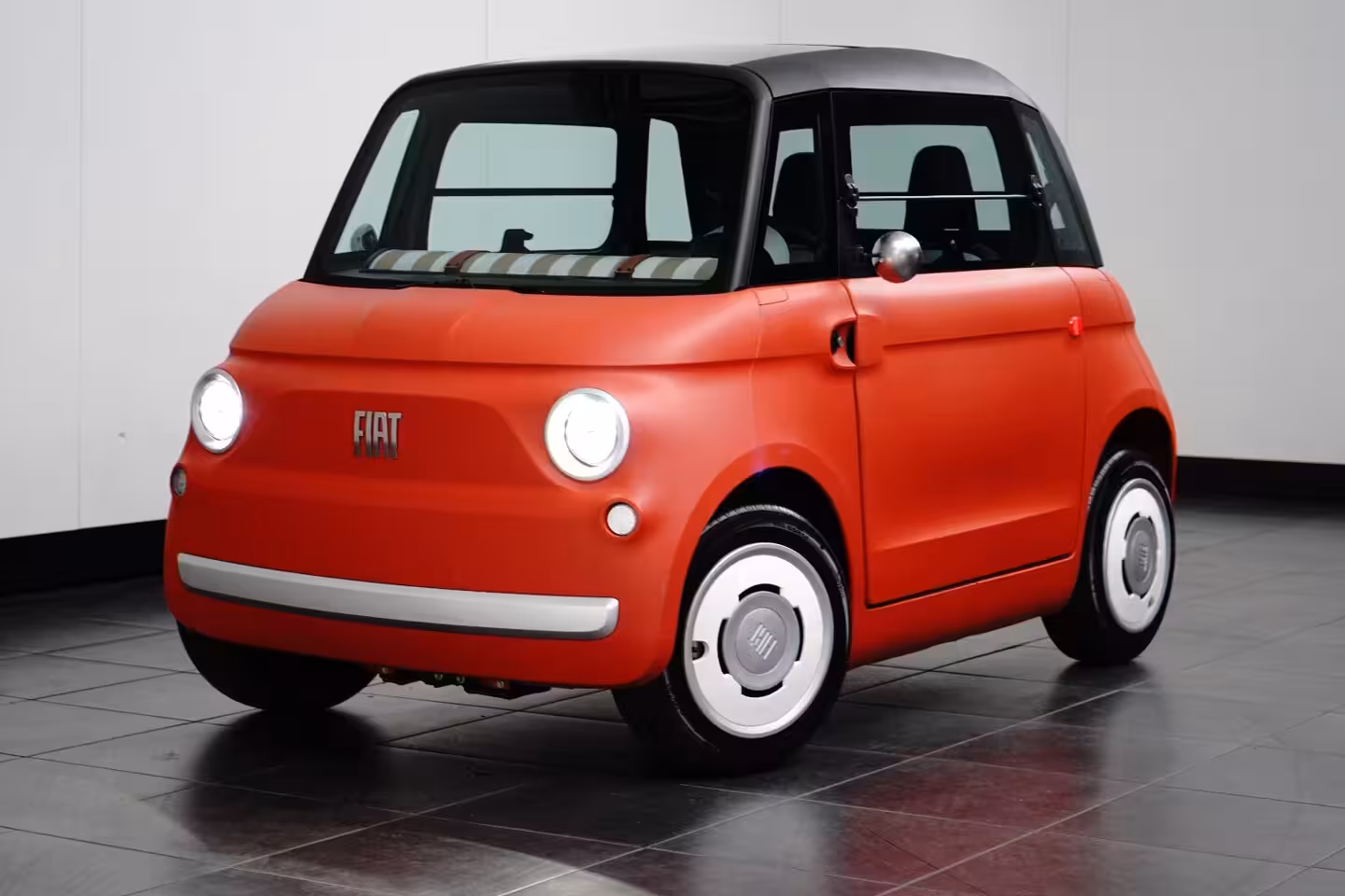 Fiat Topolino Corallo | Direct Leverbaar | Vanaf 16 Jaar | Panoramadak | Digitaal Display |