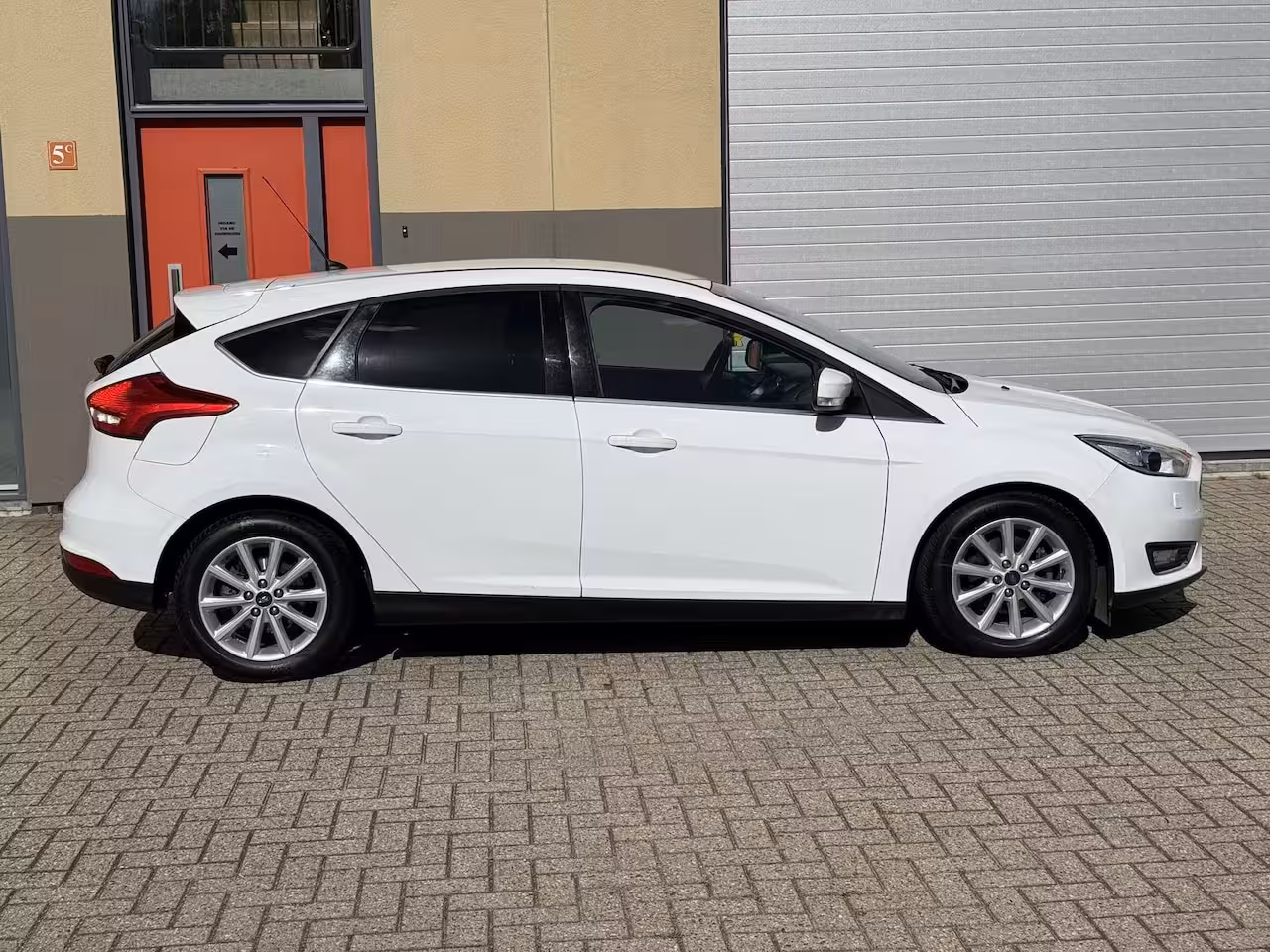 Ford Focus Hatchback 1.0 Titanium, Automaat, Trekhaak,