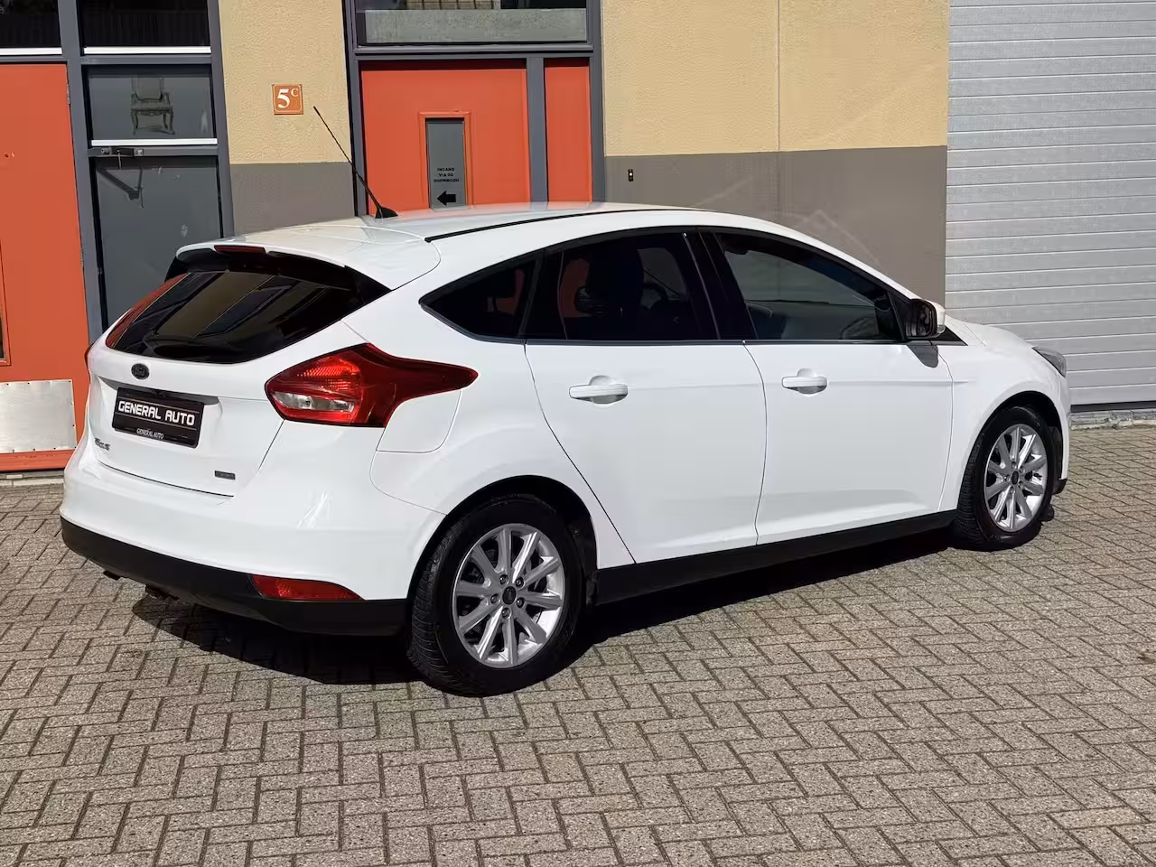 Ford Focus Hatchback 1.0 Titanium, Automaat, Trekhaak,