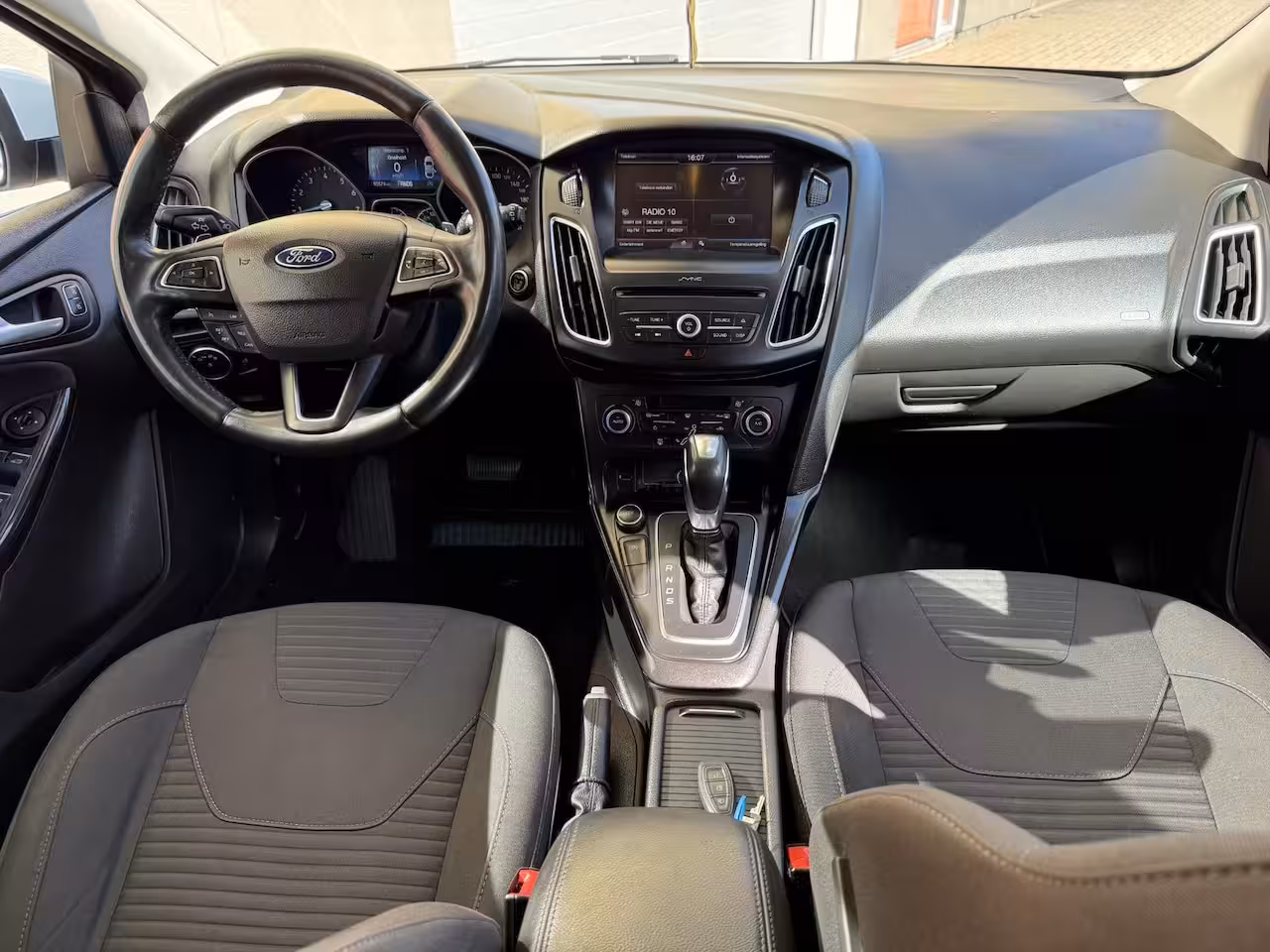Ford Focus Hatchback 1.0 Titanium, Automaat, Trekhaak,