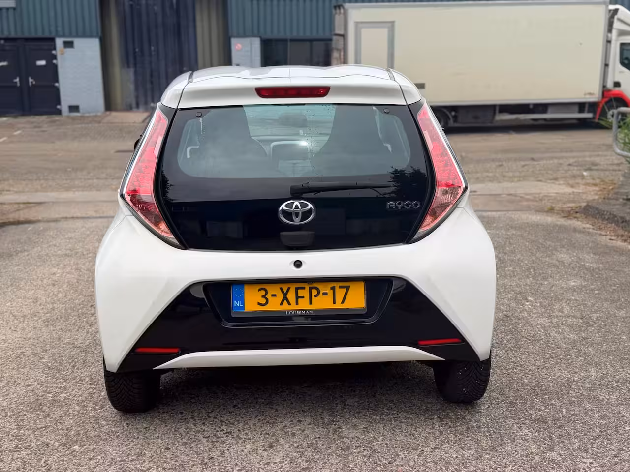 Toyota Aygo 1.0 VVT-i x-play Grootscherm Airco Camera NAP 1 jaar APK