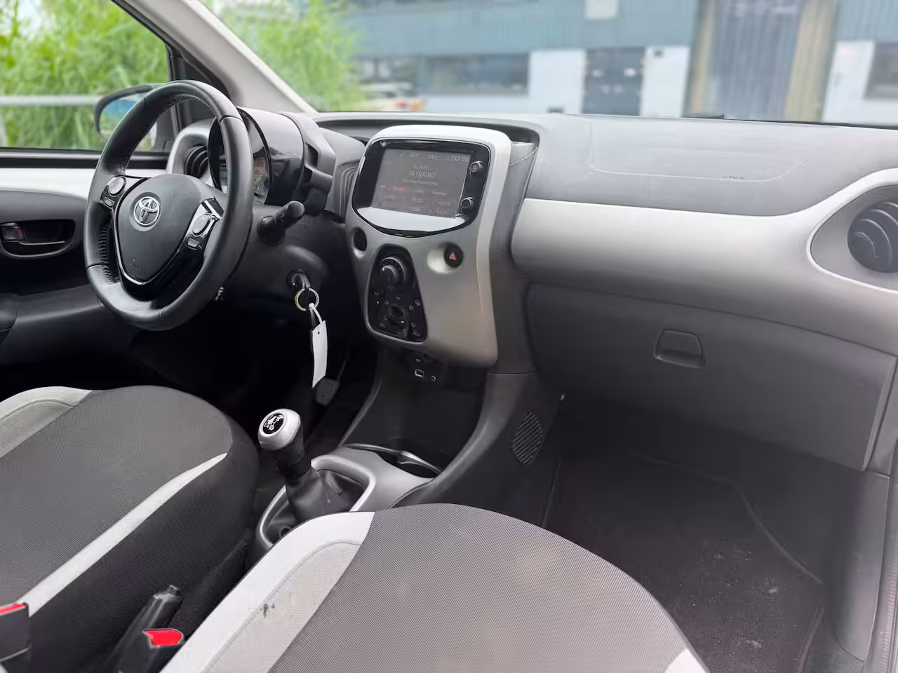 Toyota Aygo 1.0 VVT-i x-play Grootscherm Airco Camera NAP 1 jaar APK