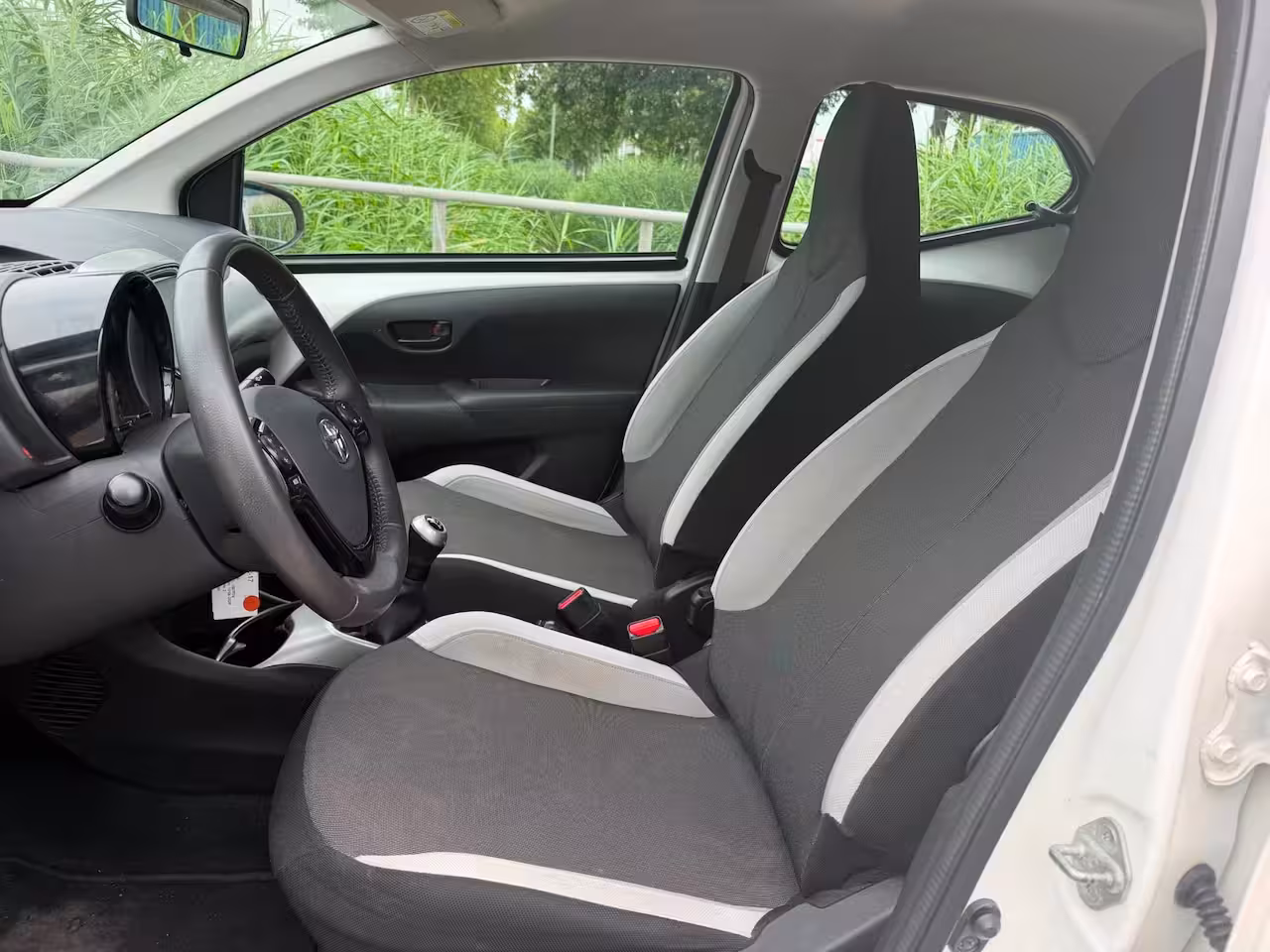 Toyota Aygo 1.0 VVT-i x-play Grootscherm Airco Camera NAP 1 jaar APK