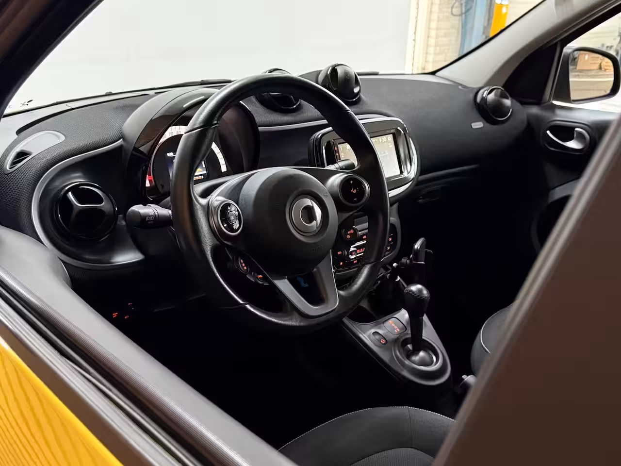 Smart Forfour 1.0 Passion | Automaat | Carplay | Cruise Control | LED | Bicolor | Camera | Lichtmetalen