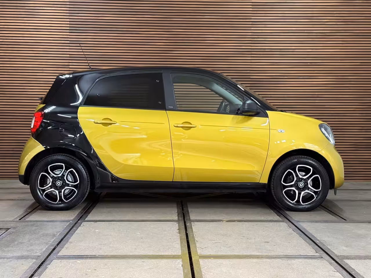 Smart Forfour 1.0 Passion | Automaat | Carplay | Cruise Control | LED | Bicolor | Camera | Lichtmetalen