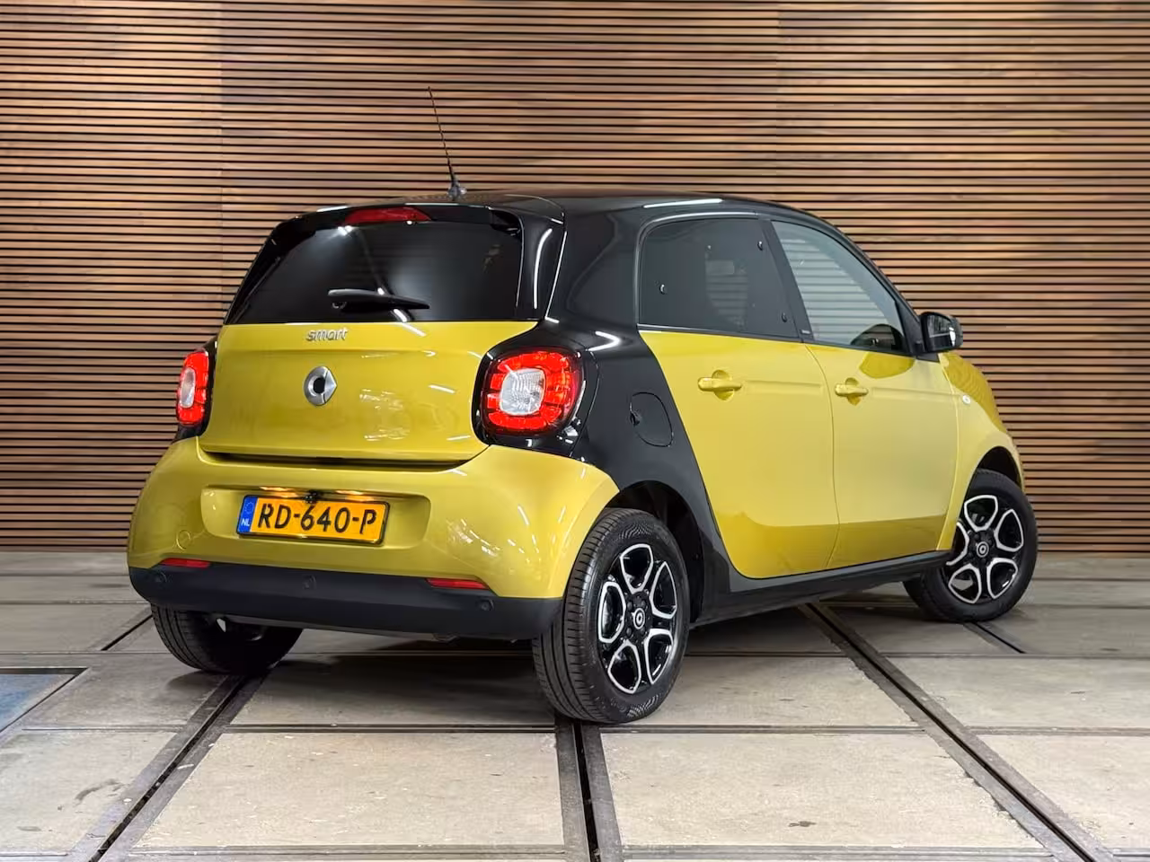 Smart Forfour 1.0 Passion | Automaat | Carplay | Cruise Control | LED | Bicolor | Camera | Lichtmetalen