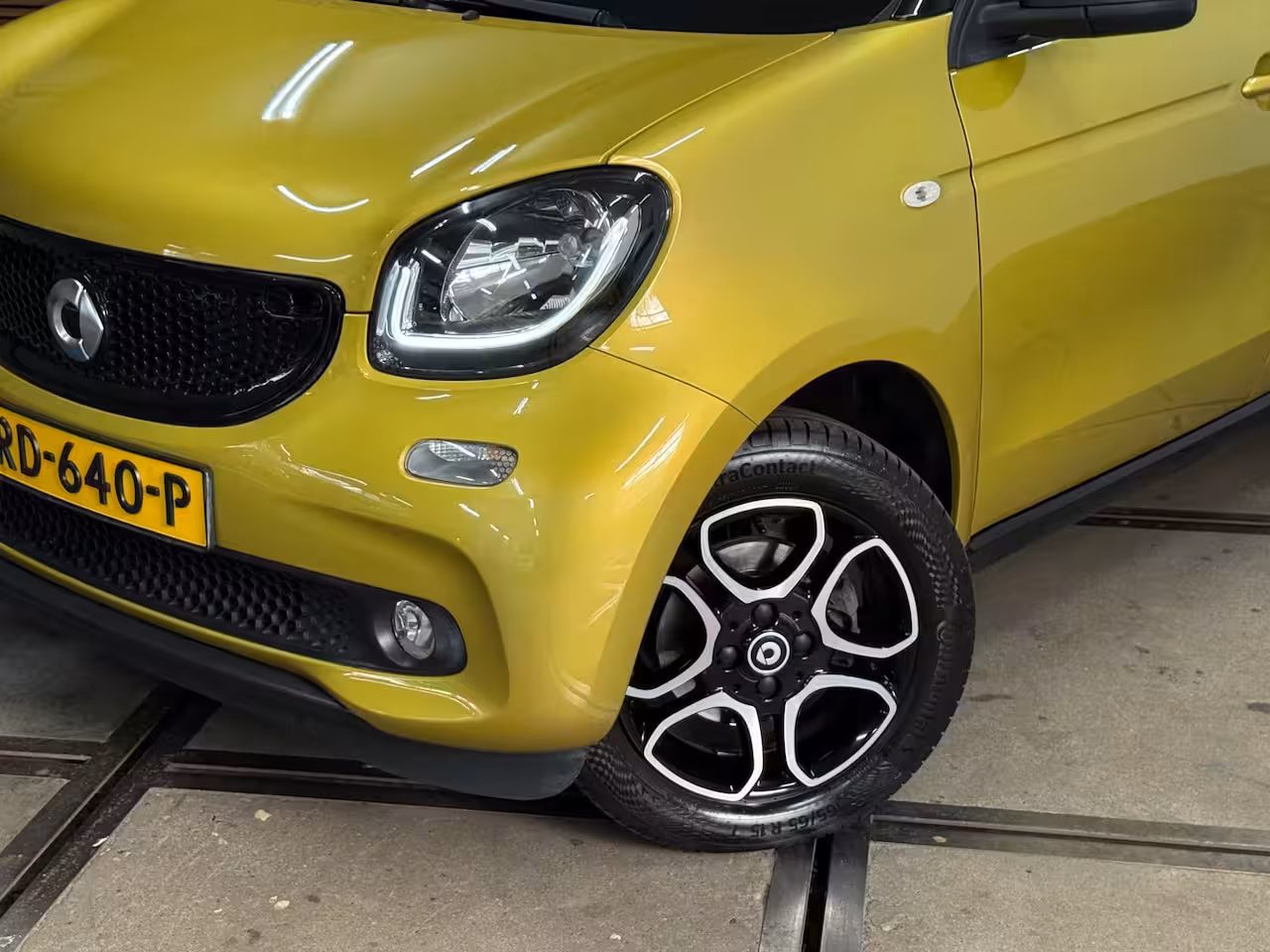 Smart Forfour 1.0 Passion | Automaat | Carplay | Cruise Control | LED | Bicolor | Camera | Lichtmetalen