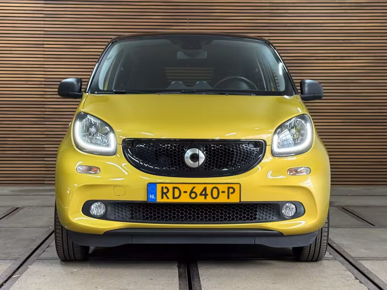 Smart Forfour 1.0 Passion | Automaat | Carplay | Cruise Control | LED | Bicolor | Camera | Lichtmetalen