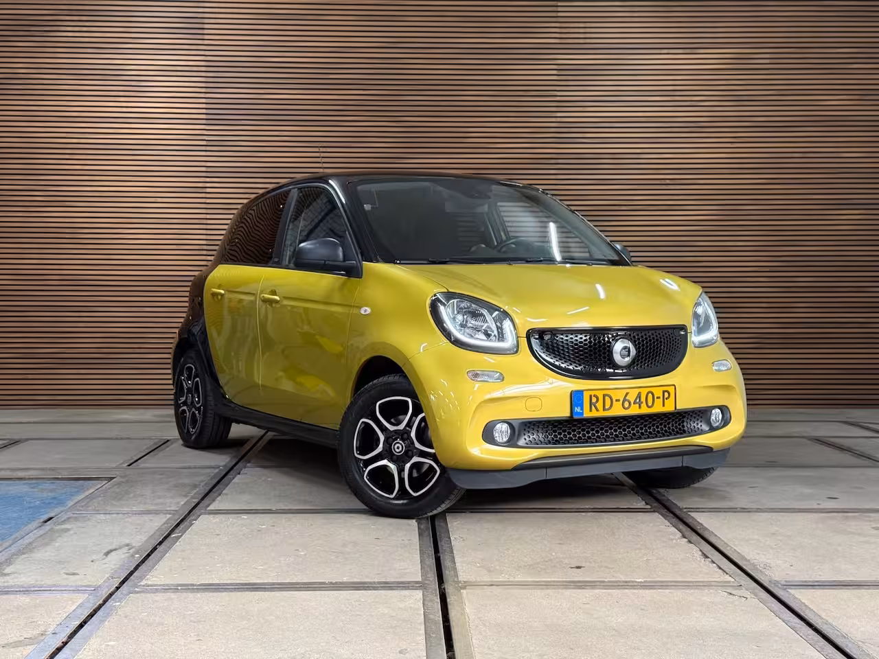 Smart Forfour 1.0 Passion | Automaat | Carplay | Cruise Control | LED | Bicolor | Camera | Lichtmetalen