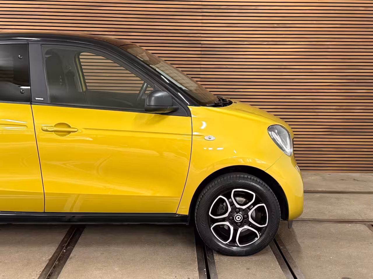 Smart Forfour 1.0 Passion | Automaat | Carplay | Cruise Control | LED | Bicolor | Camera | Lichtmetalen