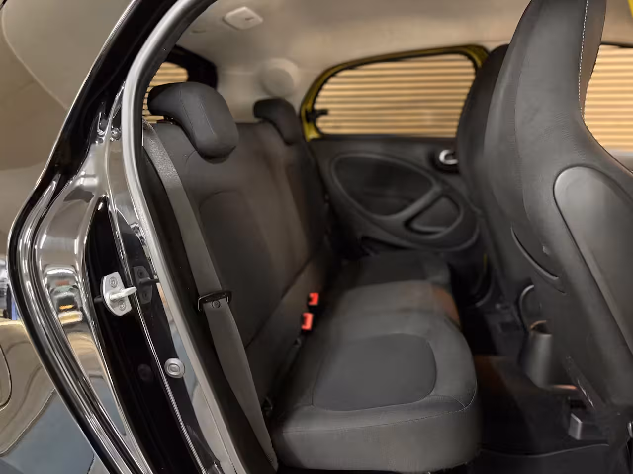 Smart Forfour 1.0 Passion | Automaat | Carplay | Cruise Control | LED | Bicolor | Camera | Lichtmetalen