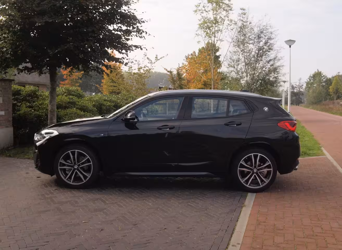 BMW X2 sDrive18i High Executive | M-pakket | Camera | Head-Up Display | Navi | Afneembare Trekhaa