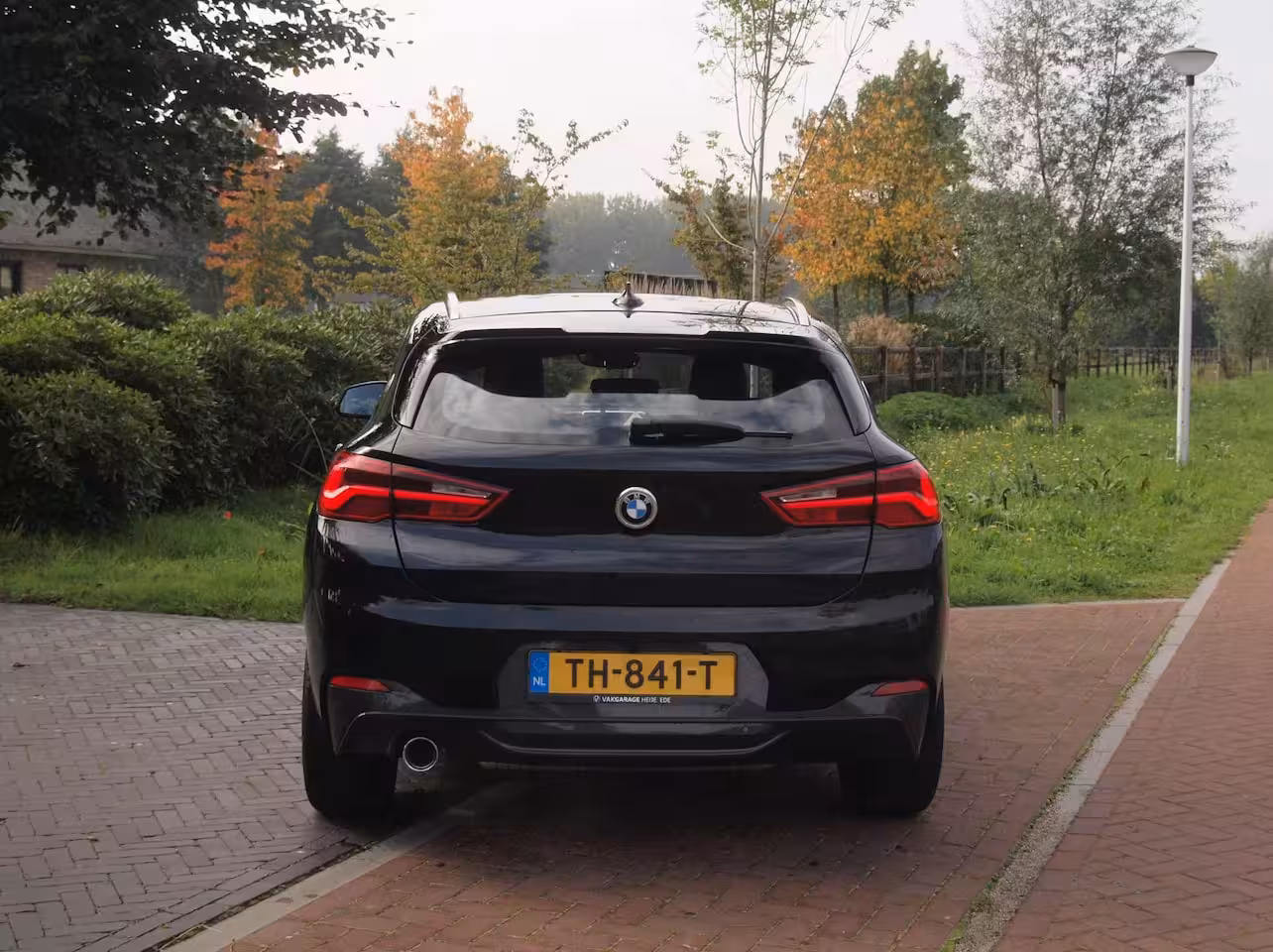BMW X2 sDrive18i High Executive | M-pakket | Camera | Head-Up Display | Navi | Afneembare Trekhaa
