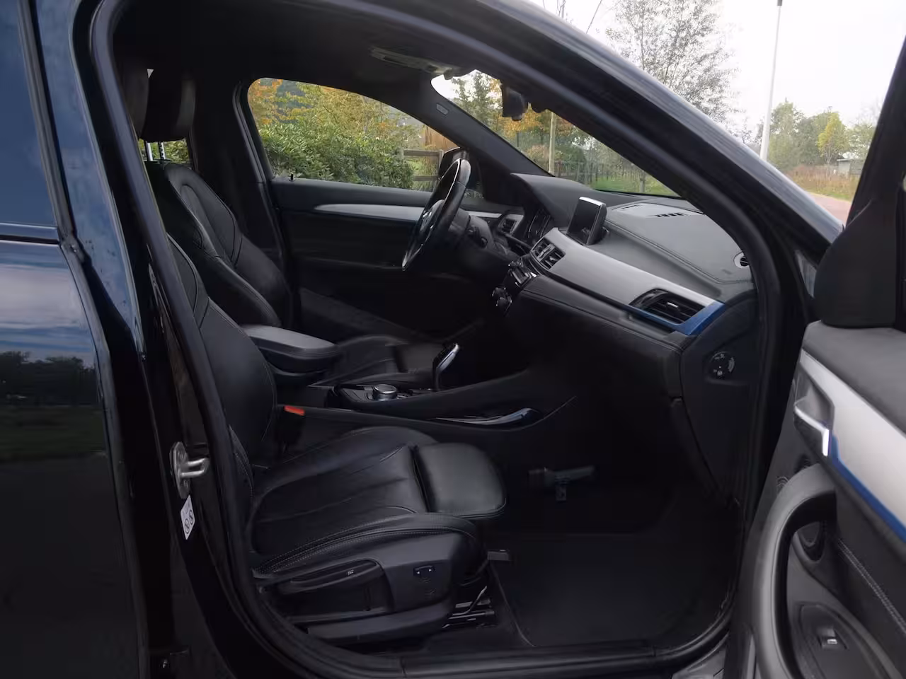 BMW X2 sDrive18i High Executive | M-pakket | Camera | Head-Up Display | Navi | Afneembare Trekhaa