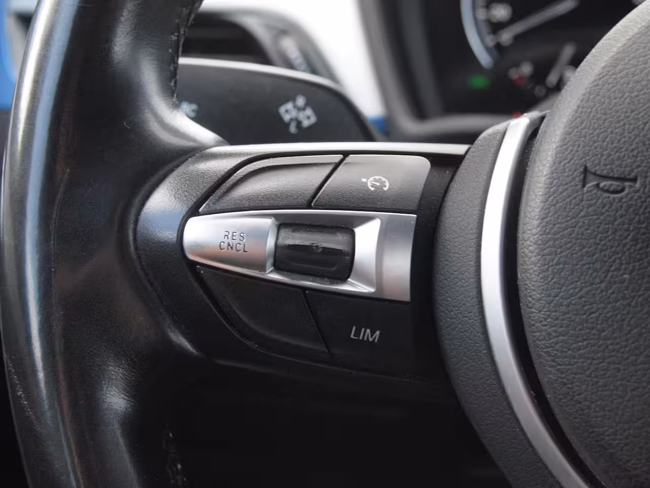 BMW X2 sDrive18i High Executive | M-pakket | Camera | Head-Up Display | Navi | Afneembare Trekhaa