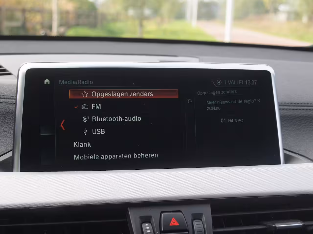 BMW X2 sDrive18i High Executive | M-pakket | Camera | Head-Up Display | Navi | Afneembare Trekhaa