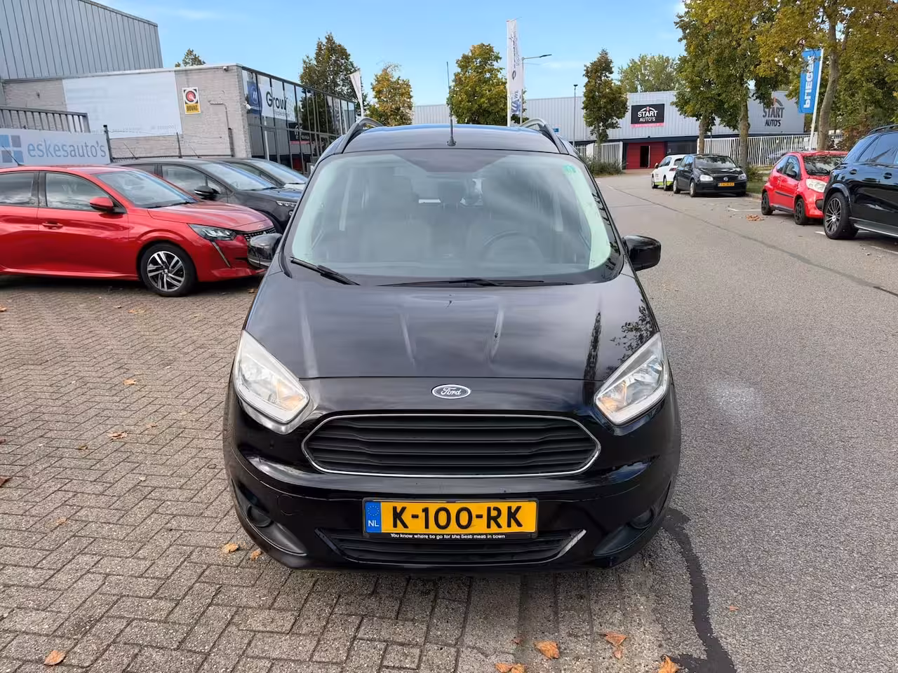 Ford Tourneo Courier 1.0 Titanium, Airco, Trekhaak, Cruise Control, Dubbele schuifdeur, NAP, APK 10-2027