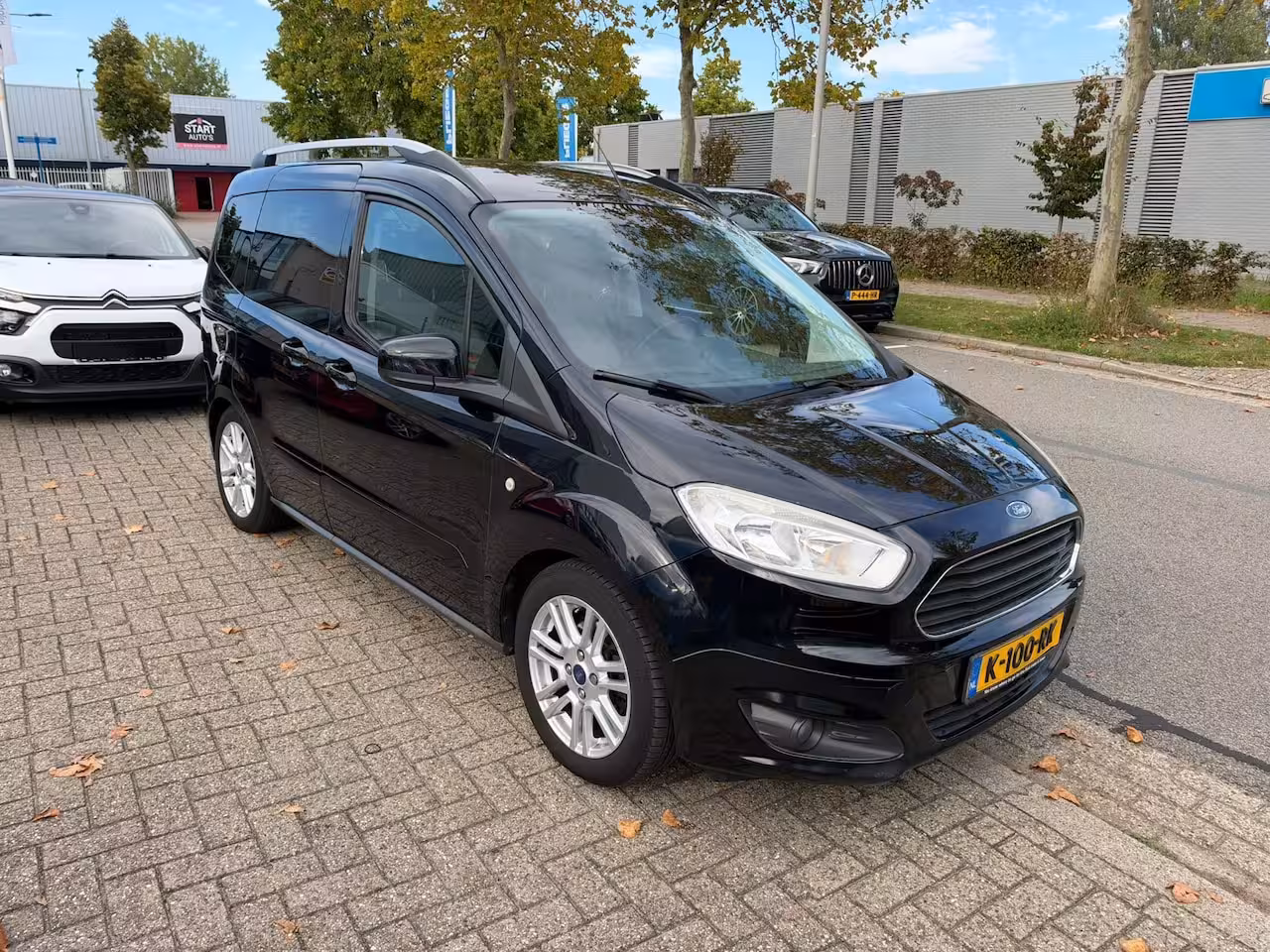 Ford Tourneo Courier 1.0 Titanium, Airco, Trekhaak, Cruise Control, Dubbele schuifdeur, NAP, APK 10-2027