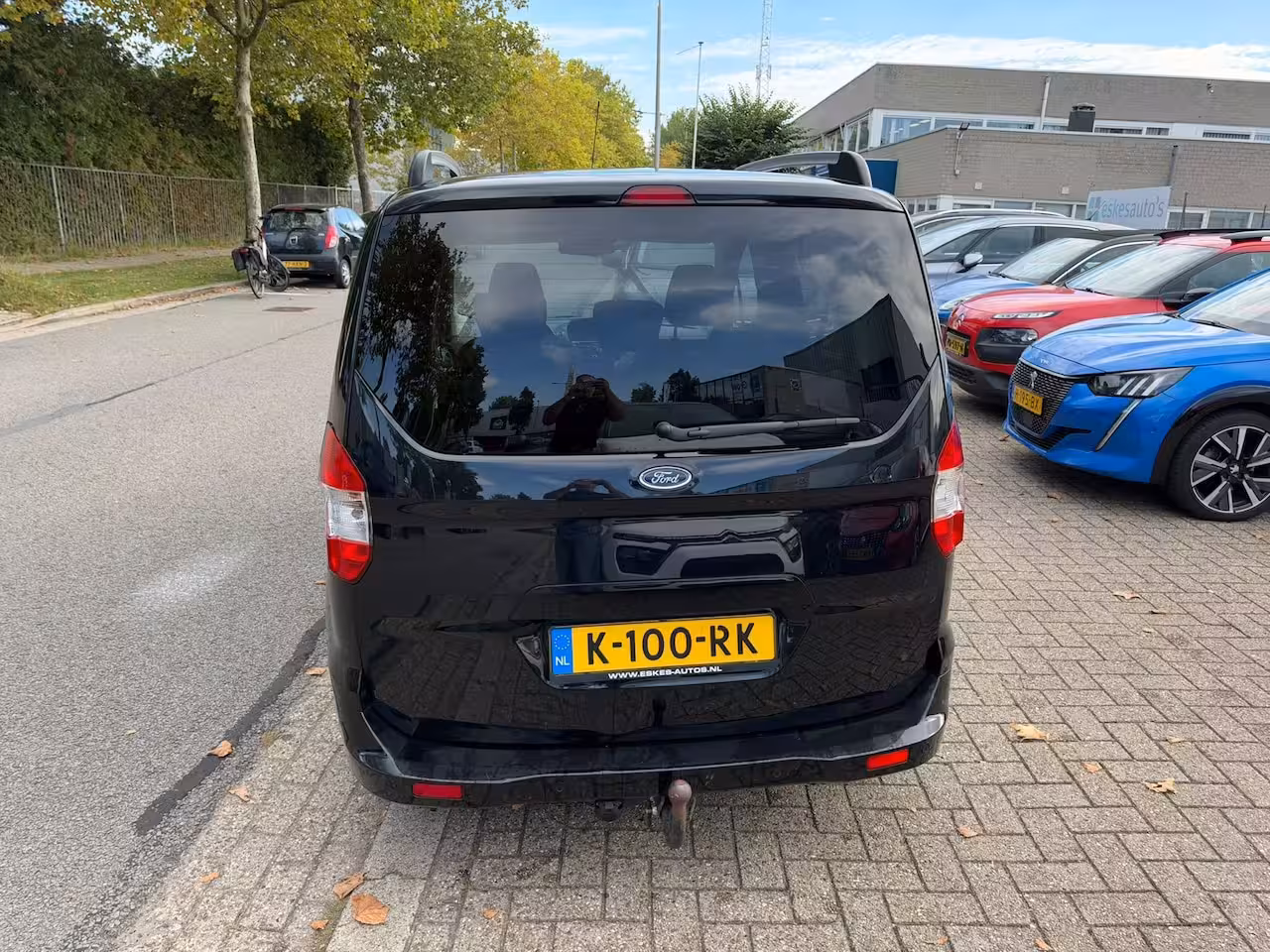 Ford Tourneo Courier 1.0 Titanium, Airco, Trekhaak, Cruise Control, Dubbele schuifdeur, NAP, APK 10-2027
