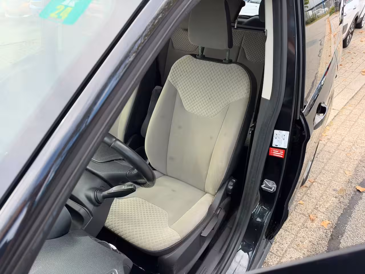 Ford Tourneo Courier 1.0 Titanium, Airco, Trekhaak, Cruise Control, Dubbele schuifdeur, NAP, APK 10-2027