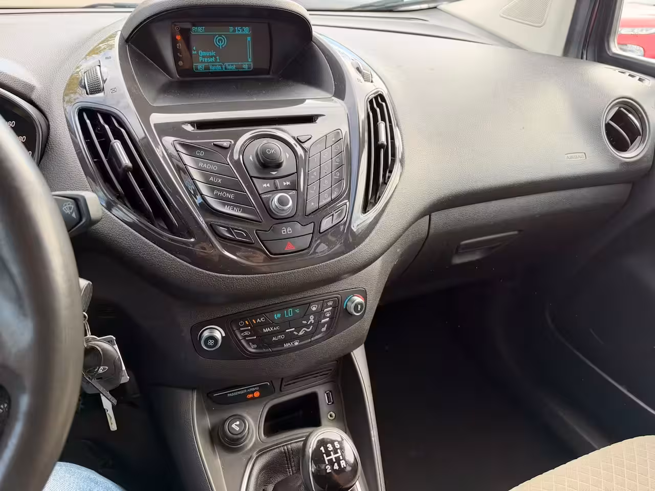 Ford Tourneo Courier 1.0 Titanium, Airco, Trekhaak, Cruise Control, Dubbele schuifdeur, NAP, APK 10-2027