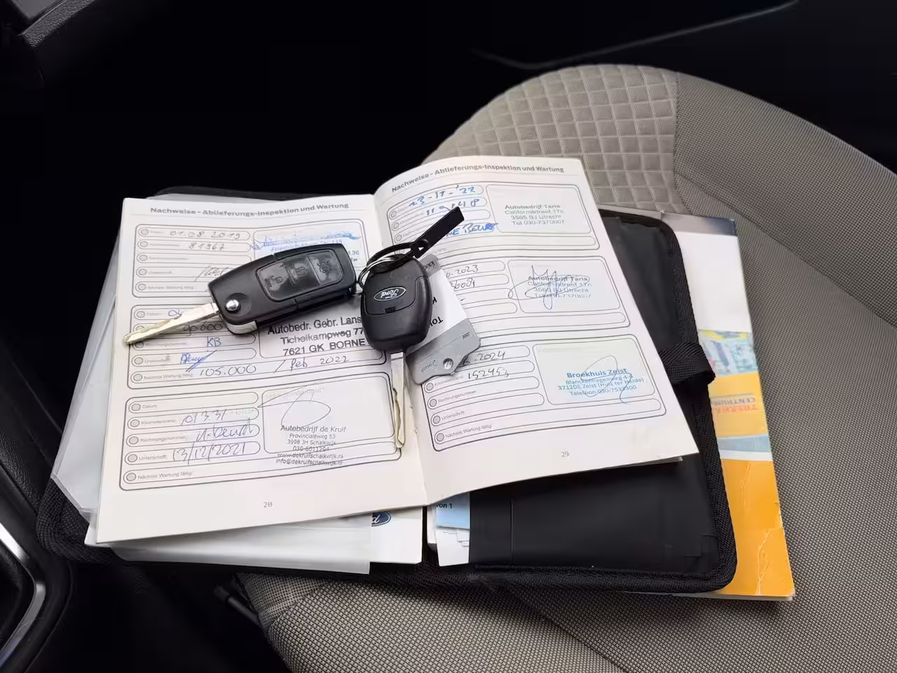 Ford Tourneo Courier 1.0 Titanium, Airco, Trekhaak, Cruise Control, Dubbele schuifdeur, NAP, APK 10-2027