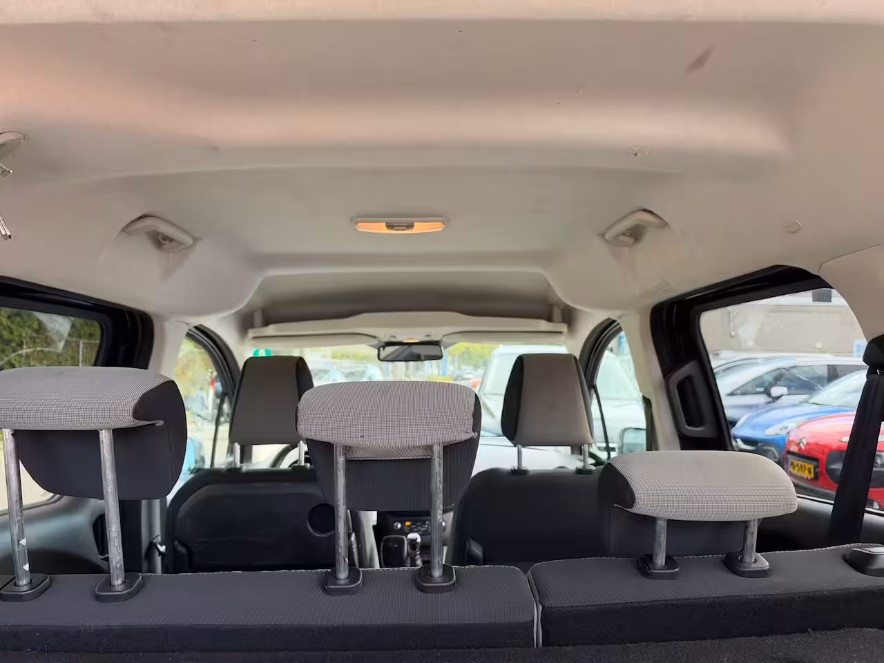 Ford Tourneo Courier 1.0 Titanium, Airco, Trekhaak, Cruise Control, Dubbele schuifdeur, NAP, APK 10-2027