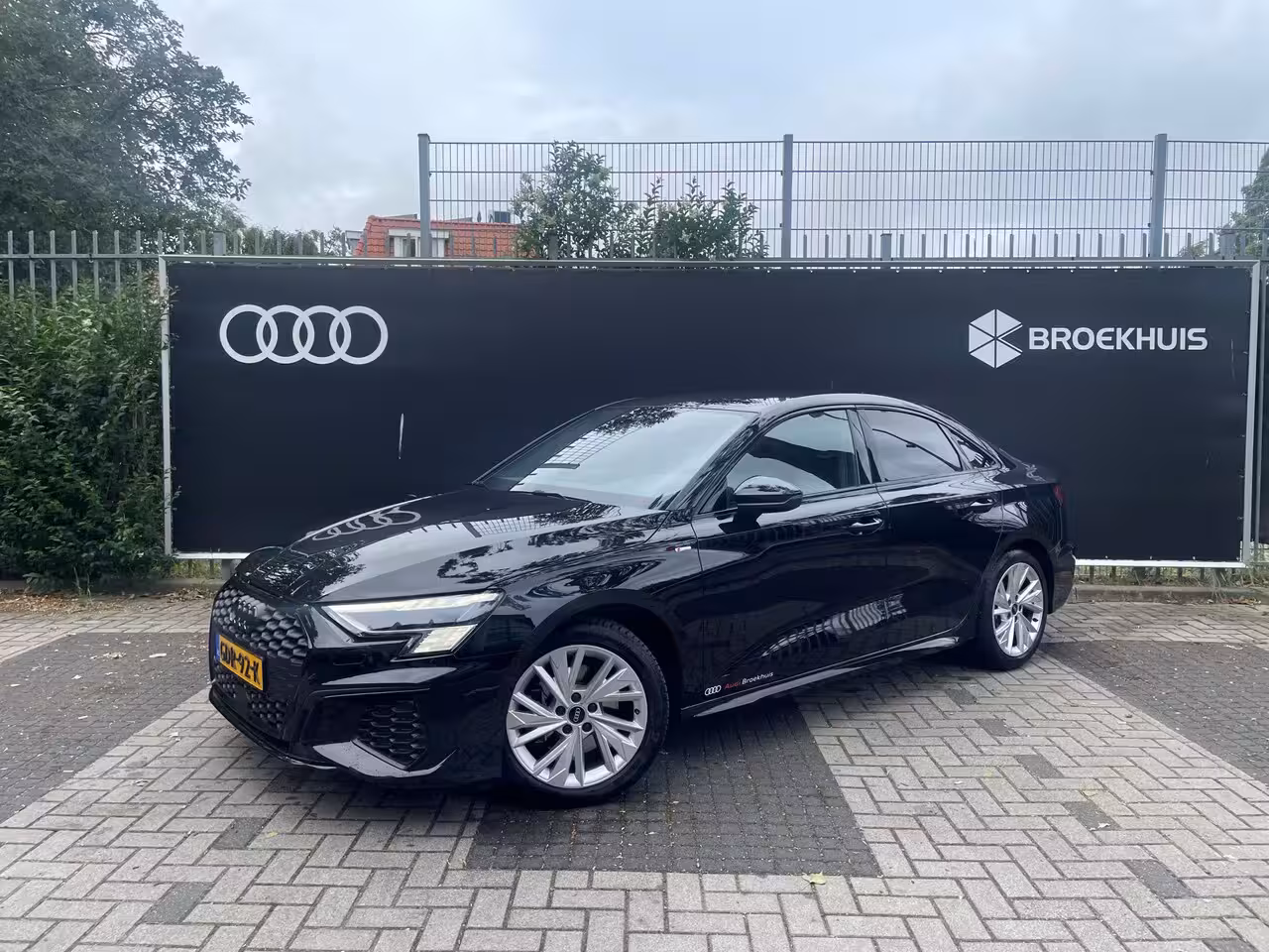 Audi A3 Limousine 35 TFSI S edition | 18 inch velgen | Camera achter | Adaptieve cruise control | Leder | Ma