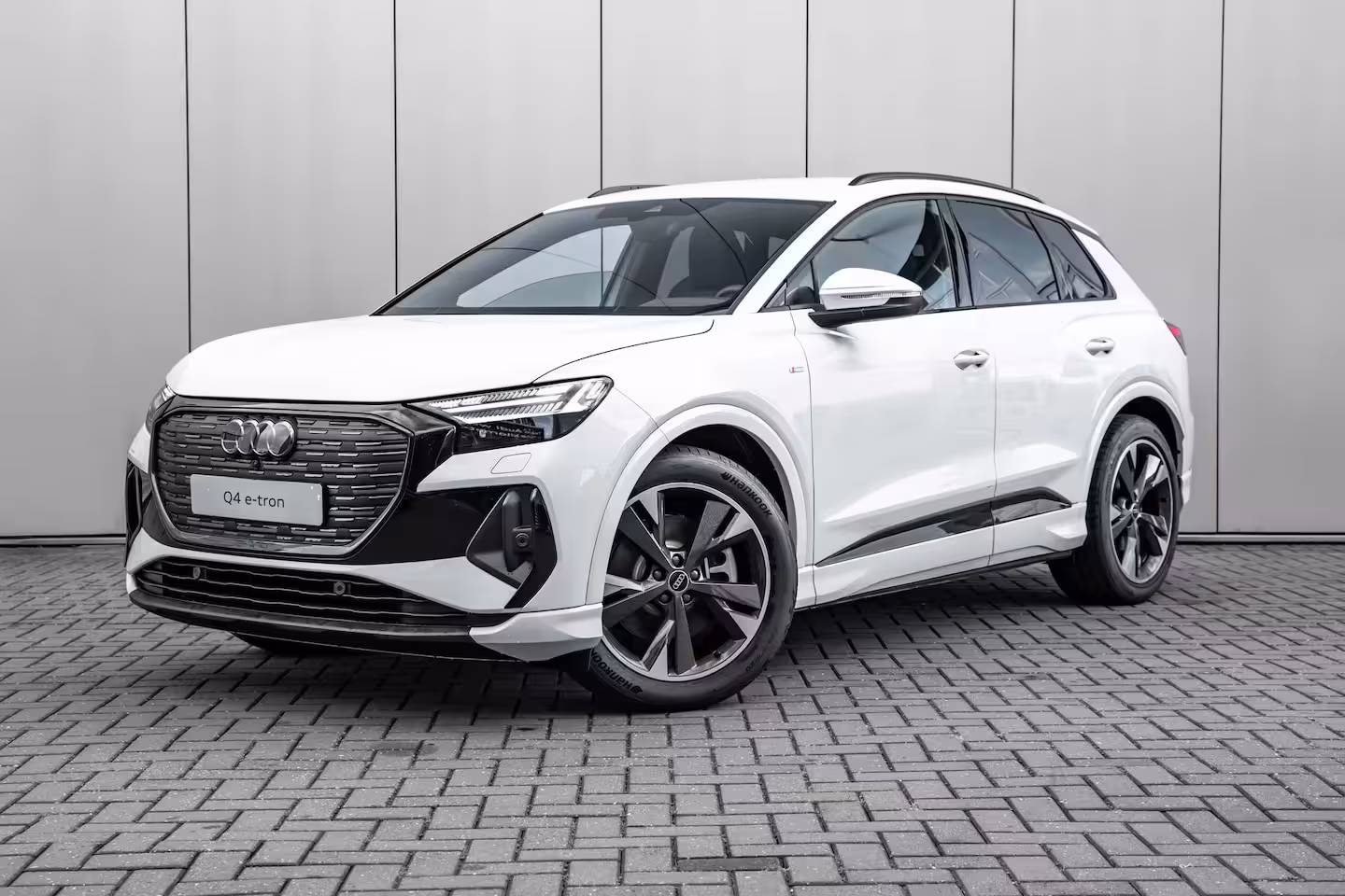Audi Q4 e-tron S edition Competition | Achterklep, automatisch bedienbaar | Achteruitrijcamera | Adaptive