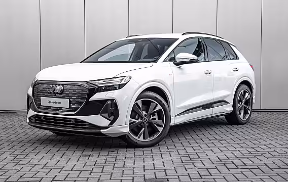 Audi Q4 e-tron S edition Competition | Achterklep, automatisch bedienbaar | Achteruitrijcamera | Adaptive