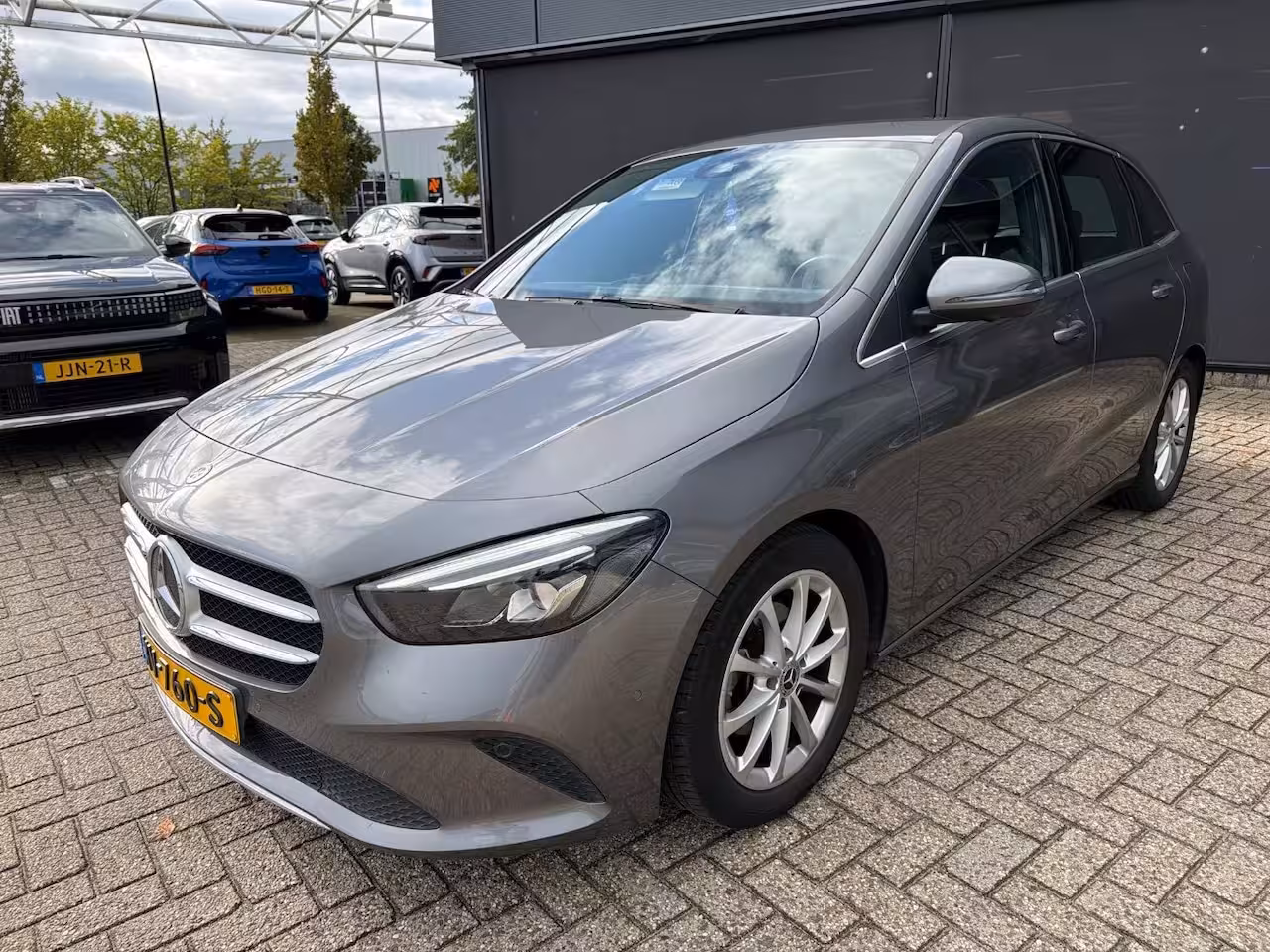 Mercedes-Benz B-klasse 180 Launch Edition | Navigatie | Elektr. Stoelen | 360 Camera | Climate Control | Cruise C